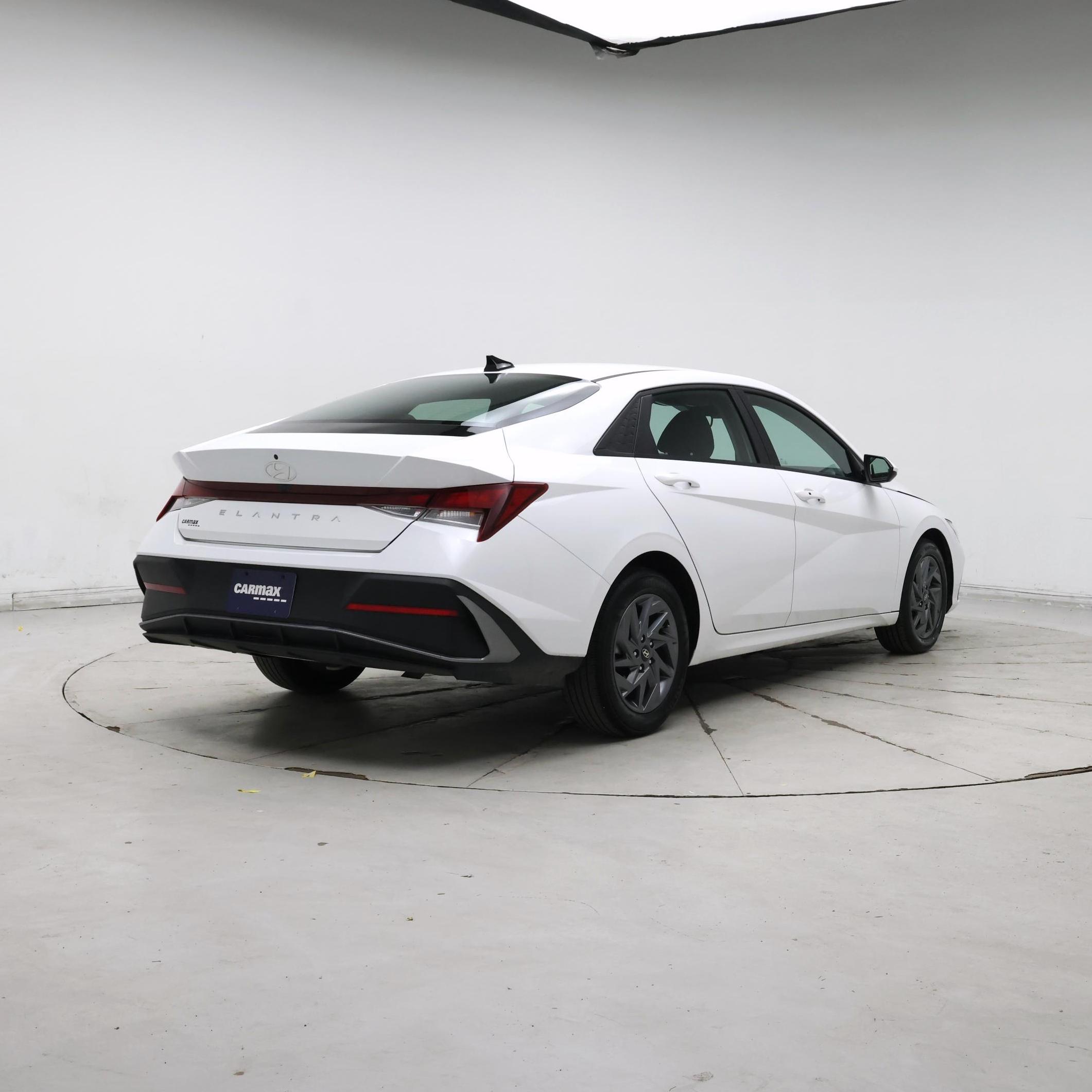 Thumbnail: 2024 Hyundai Elantra - 8