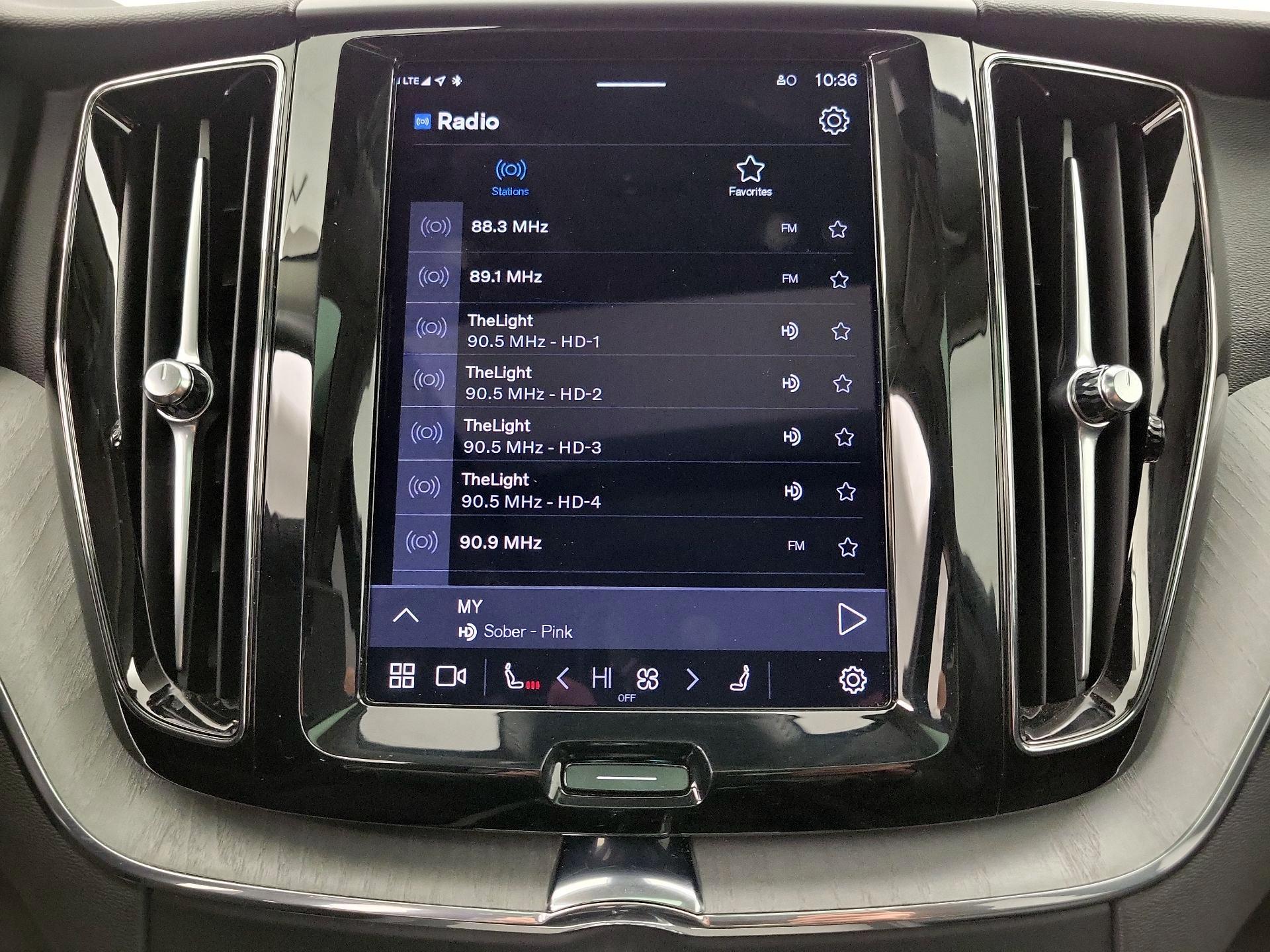 Thumbnail: 2025 Volvo XC60 - 15