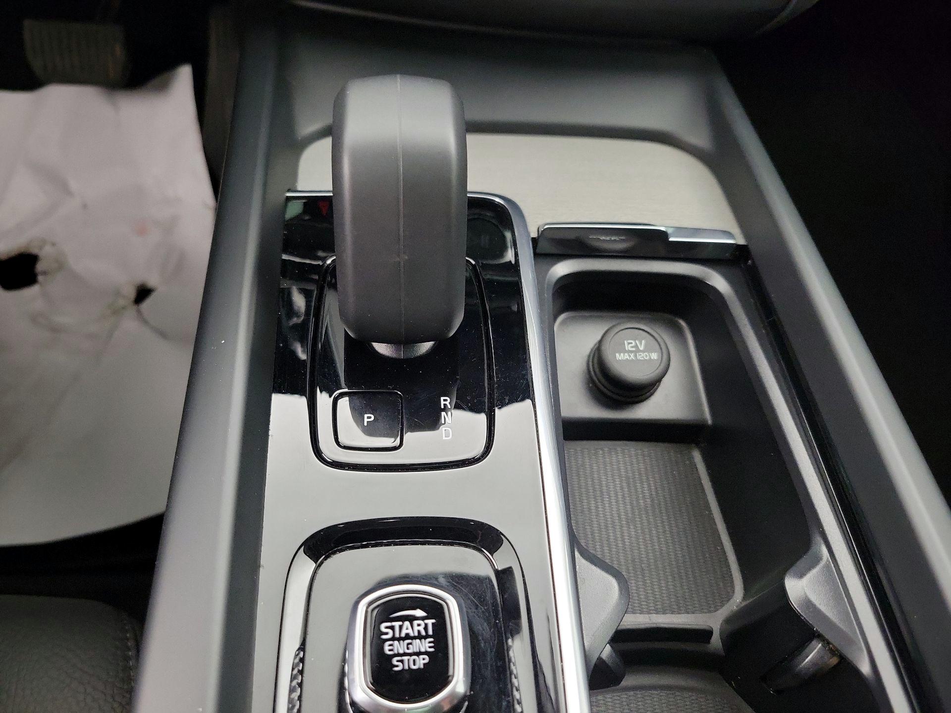 Thumbnail: 2025 Volvo XC60 - 17