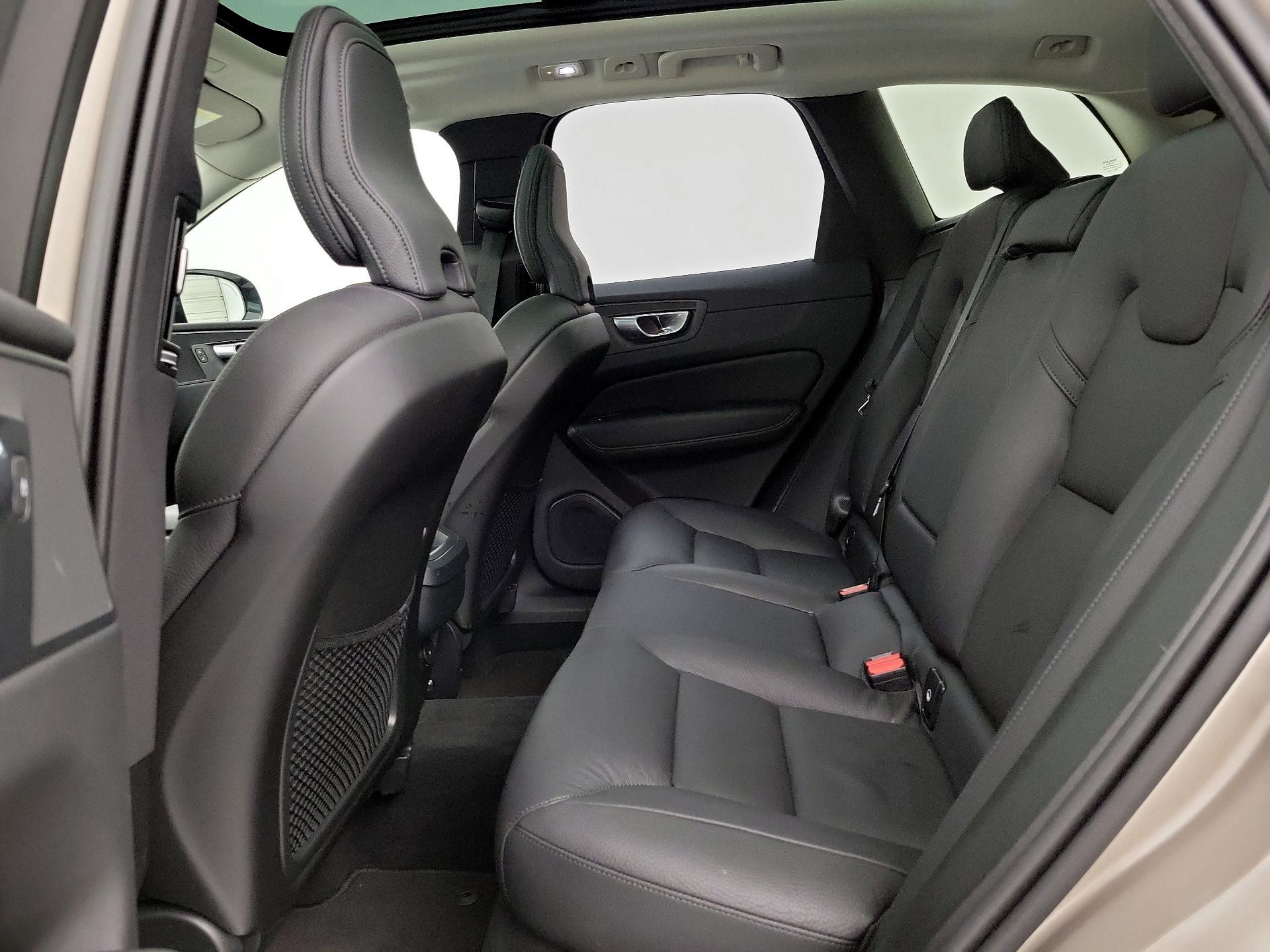 Thumbnail: 2025 Volvo XC60 - 19