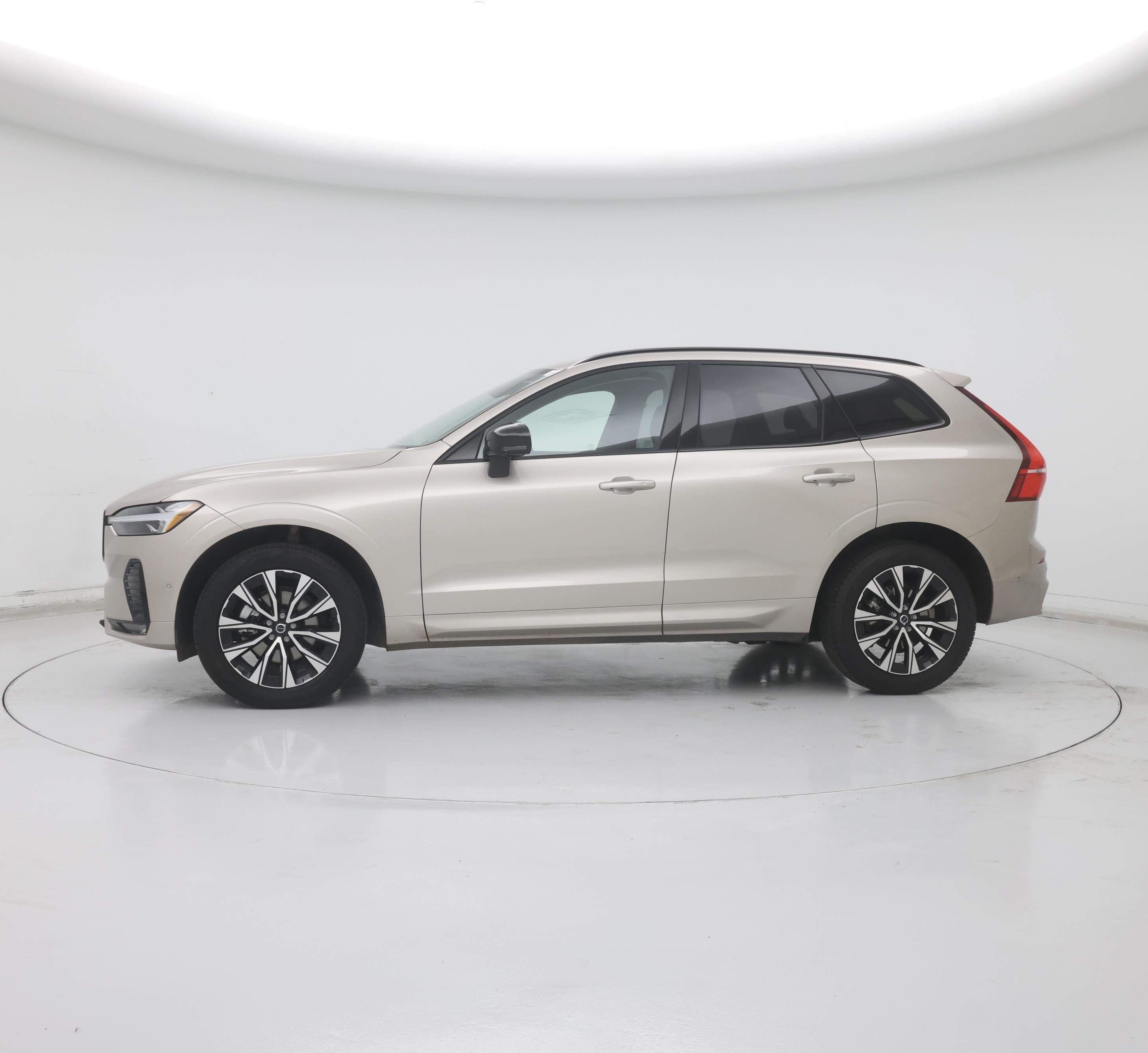 Thumbnail: 2025 Volvo XC60 - 3