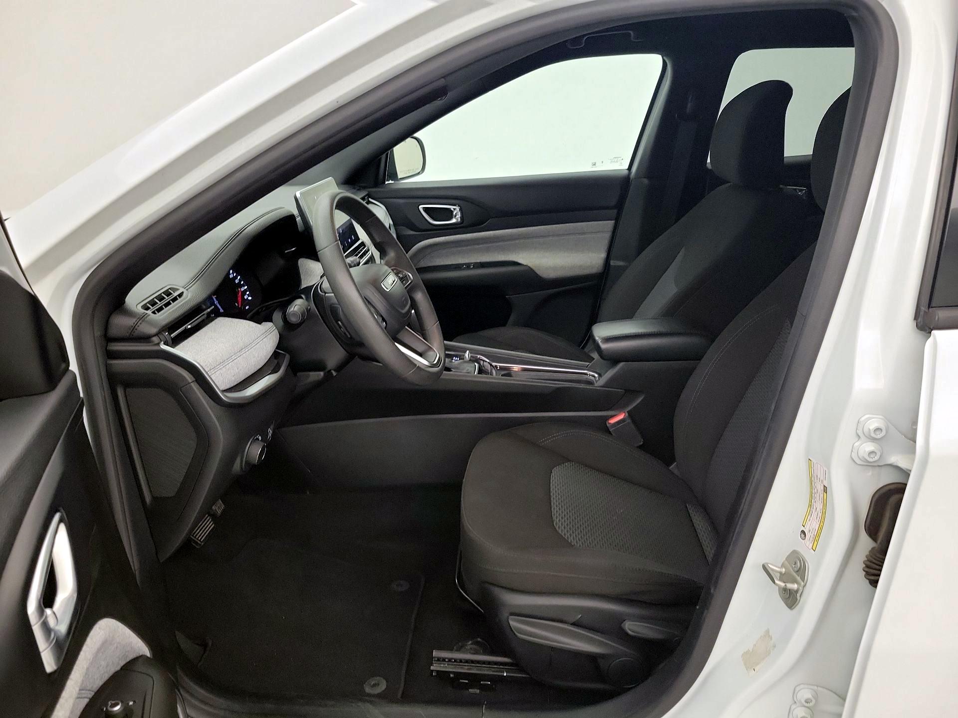 Thumbnail: 2023 Jeep Compass - 11