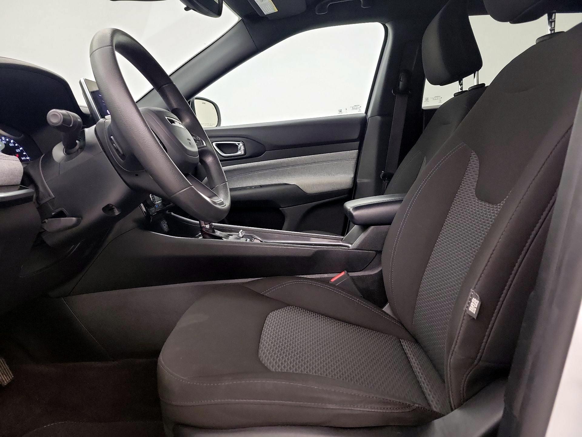 Thumbnail: 2023 Jeep Compass - 11