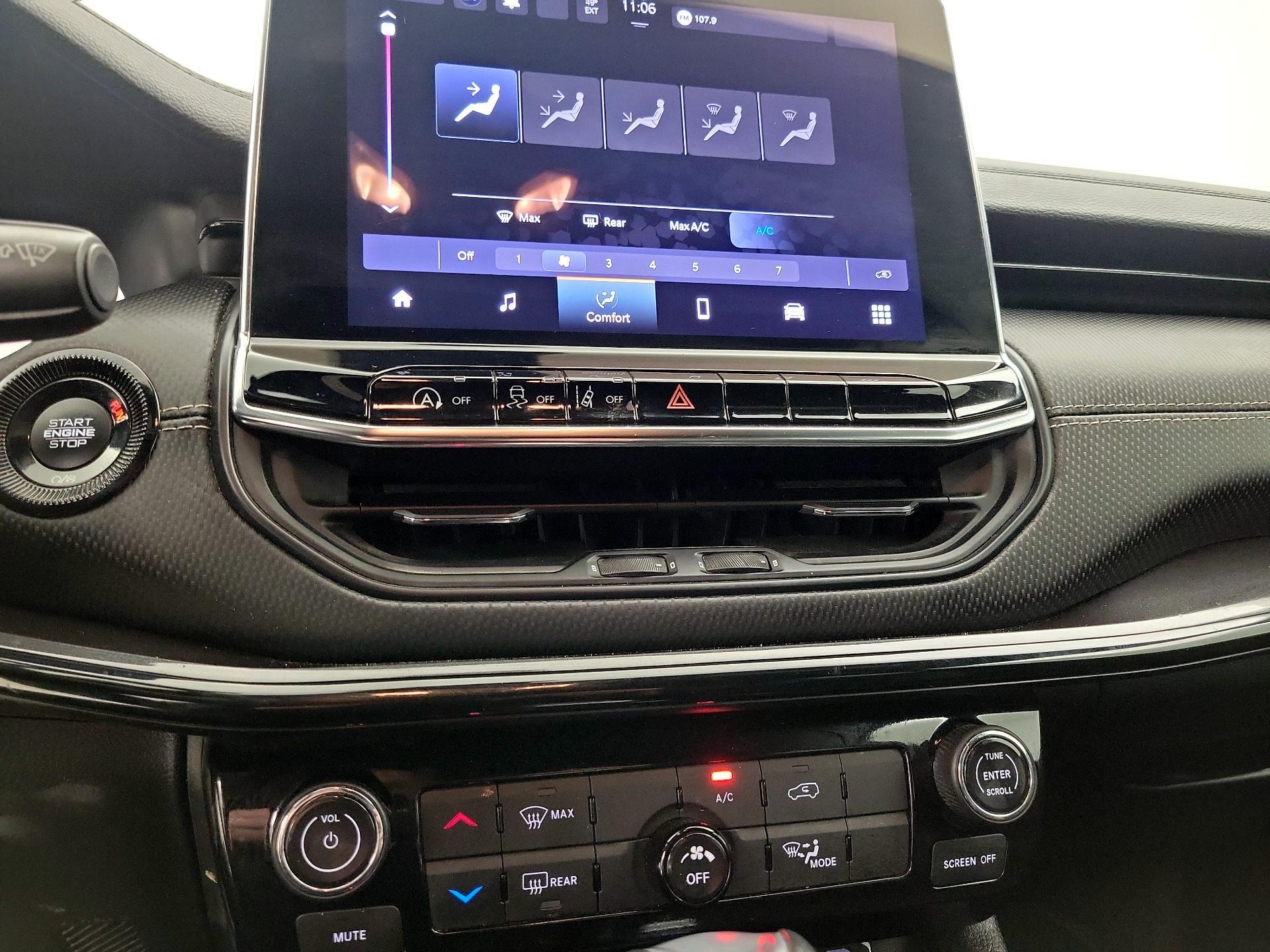 Thumbnail: 2023 Jeep Compass - 16