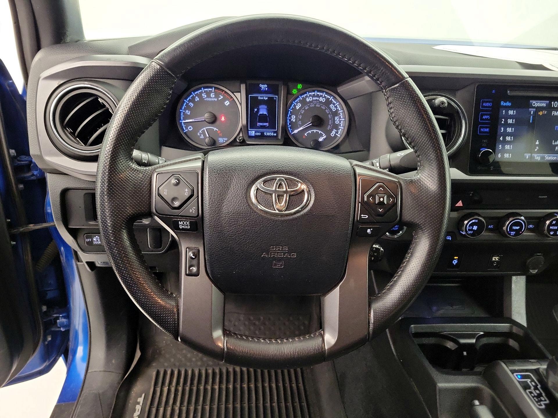 Thumbnail: 2016 Toyota Tacoma - 10