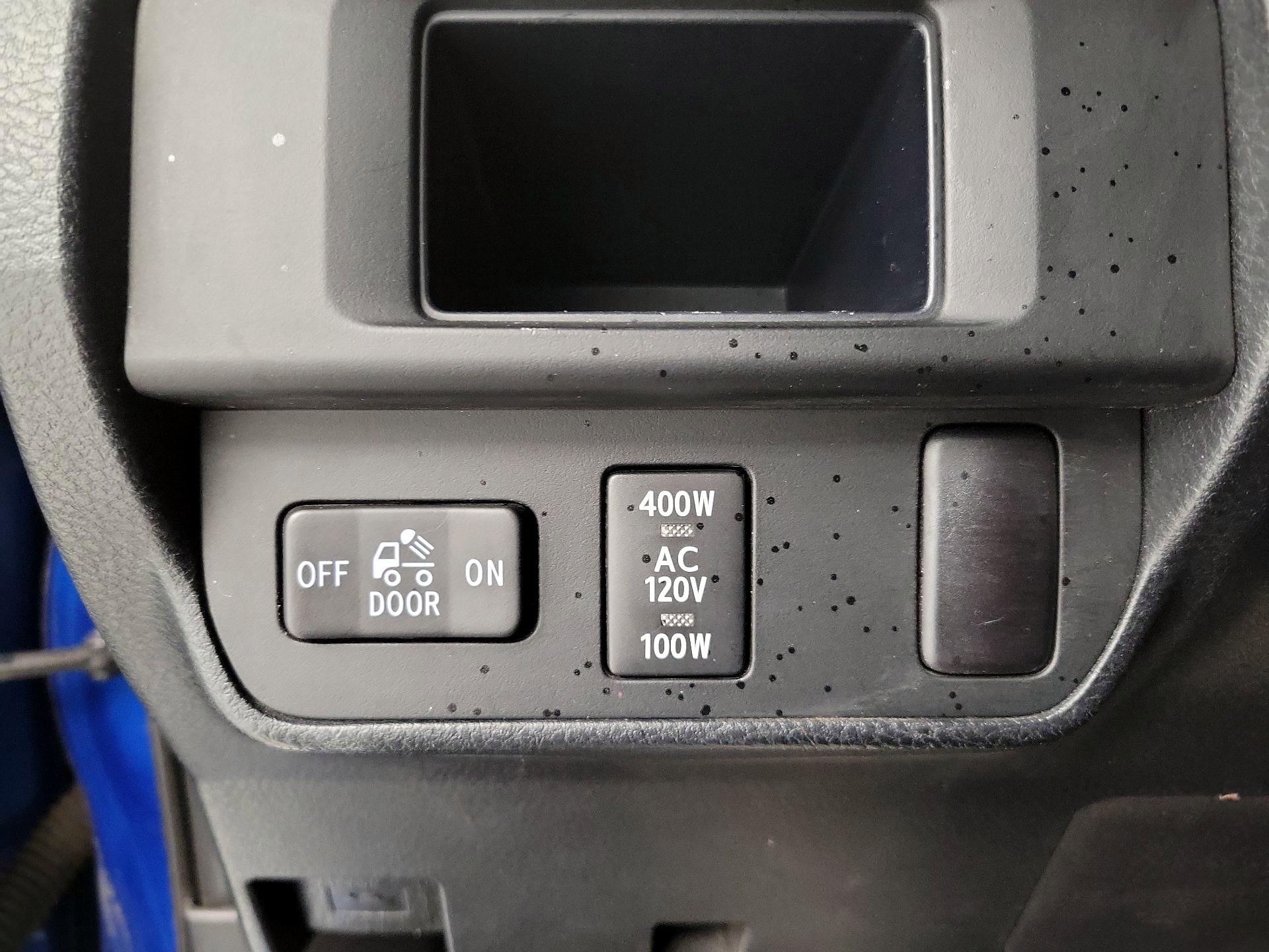 Thumbnail: 2016 Toyota Tacoma - 13