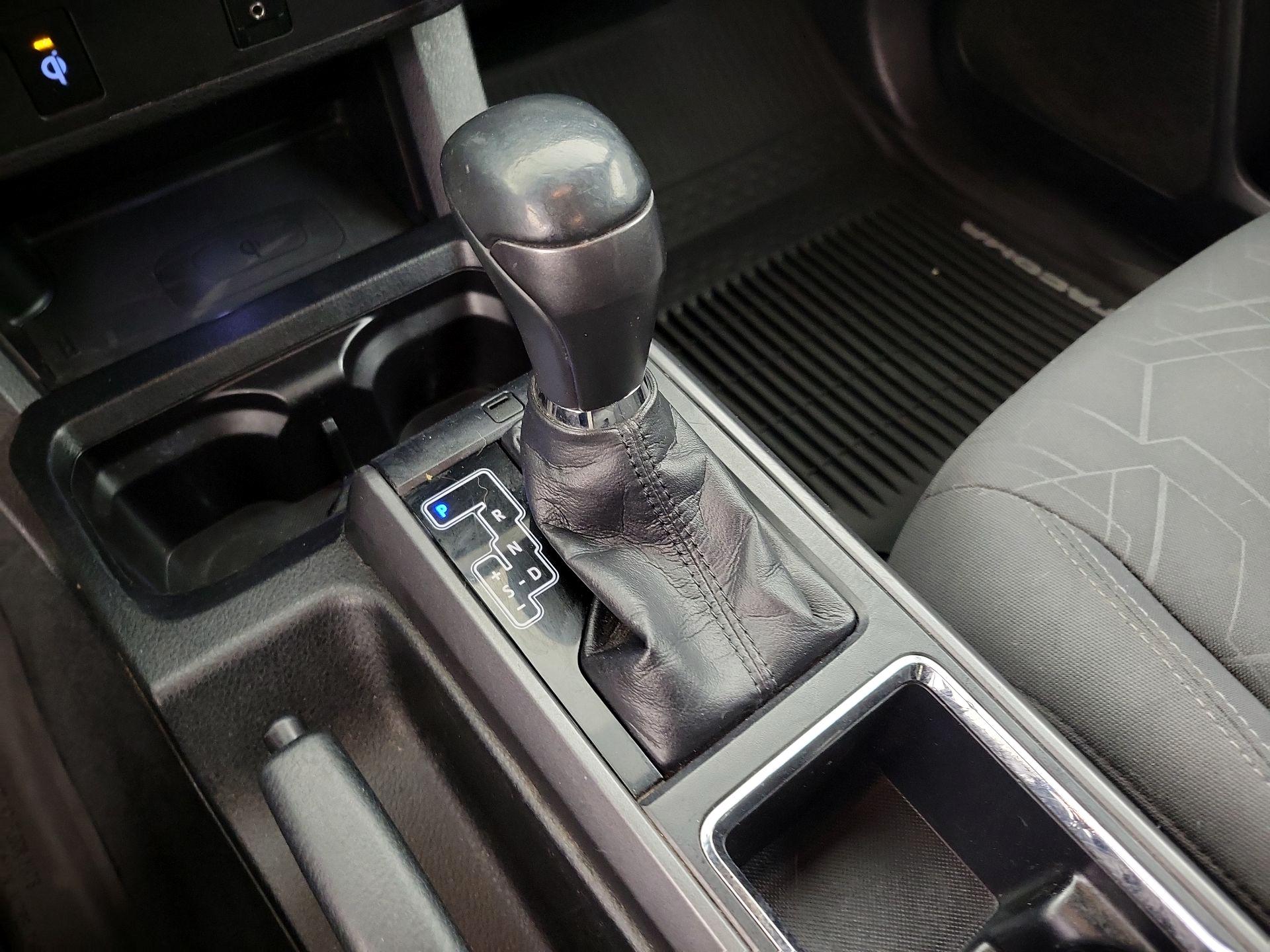 Thumbnail: 2016 Toyota Tacoma - 17