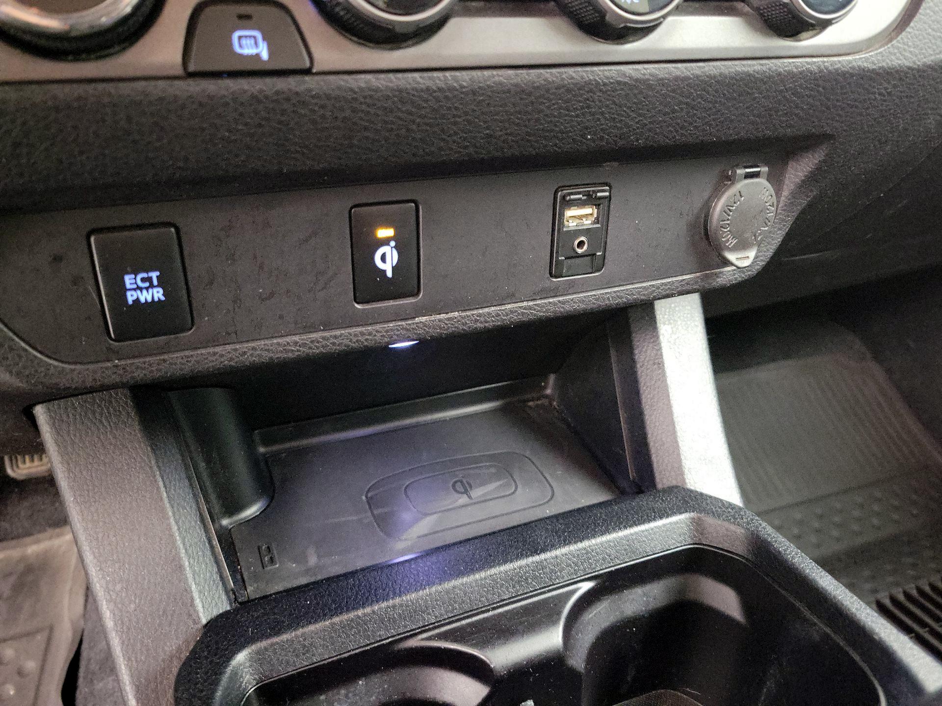 Thumbnail: 2016 Toyota Tacoma - 18