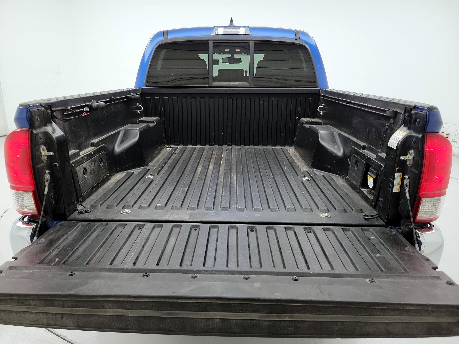 Thumbnail: 2016 Toyota Tacoma - 20