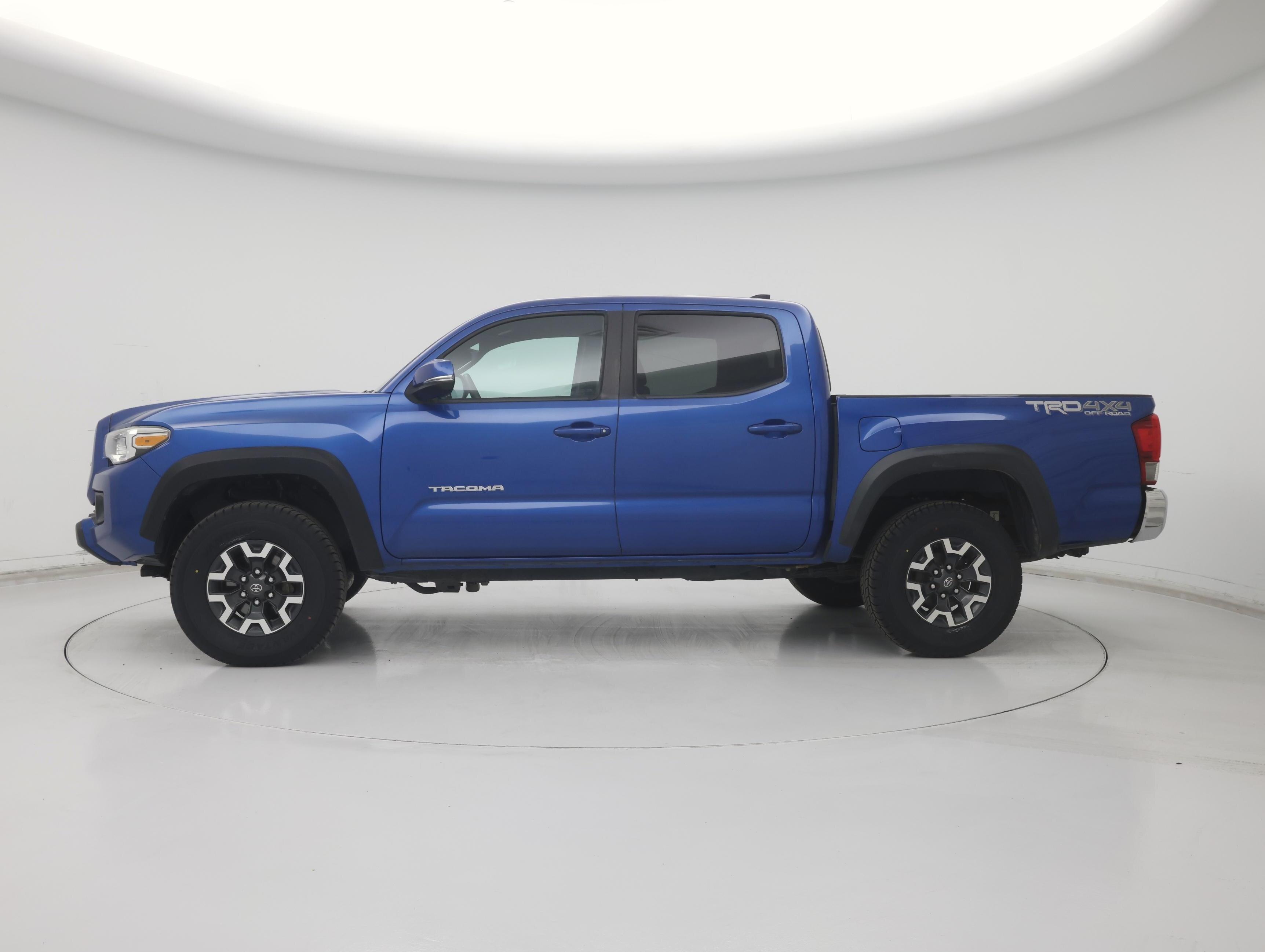 Thumbnail: 2016 Toyota Tacoma - 3