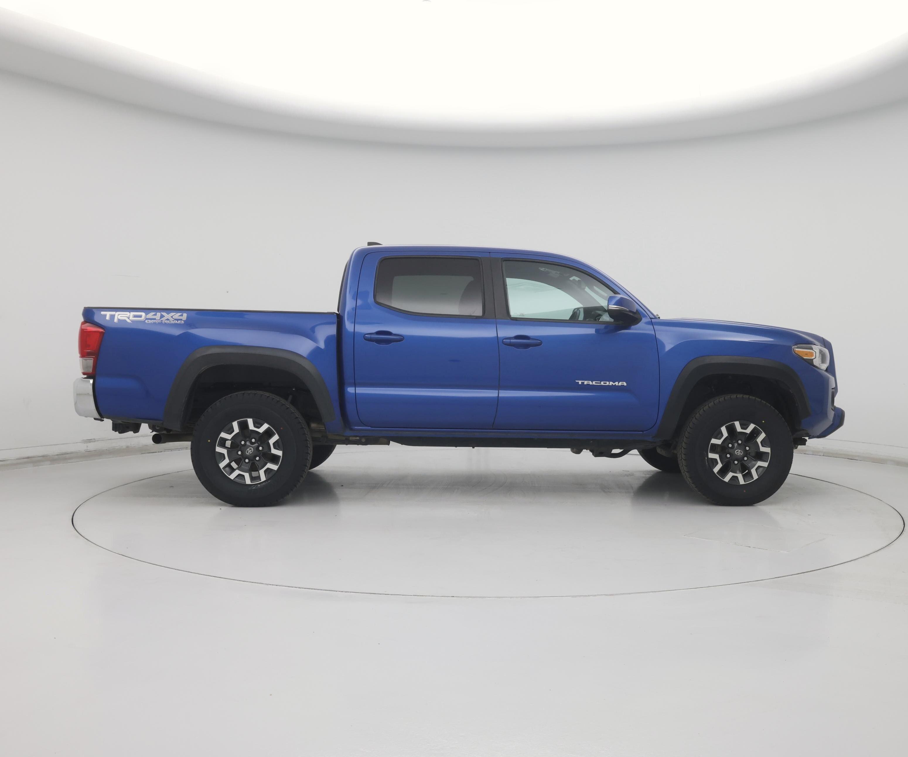 Thumbnail: 2016 Toyota Tacoma - 7