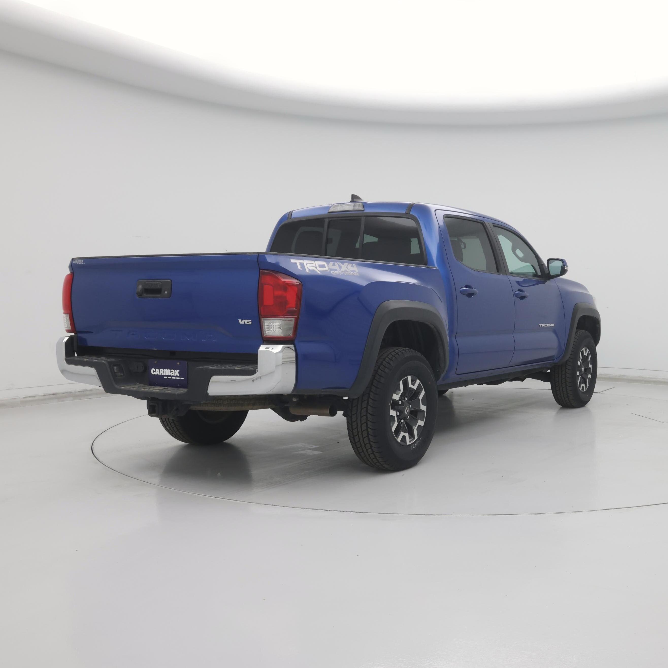 Thumbnail: 2016 Toyota Tacoma - 8