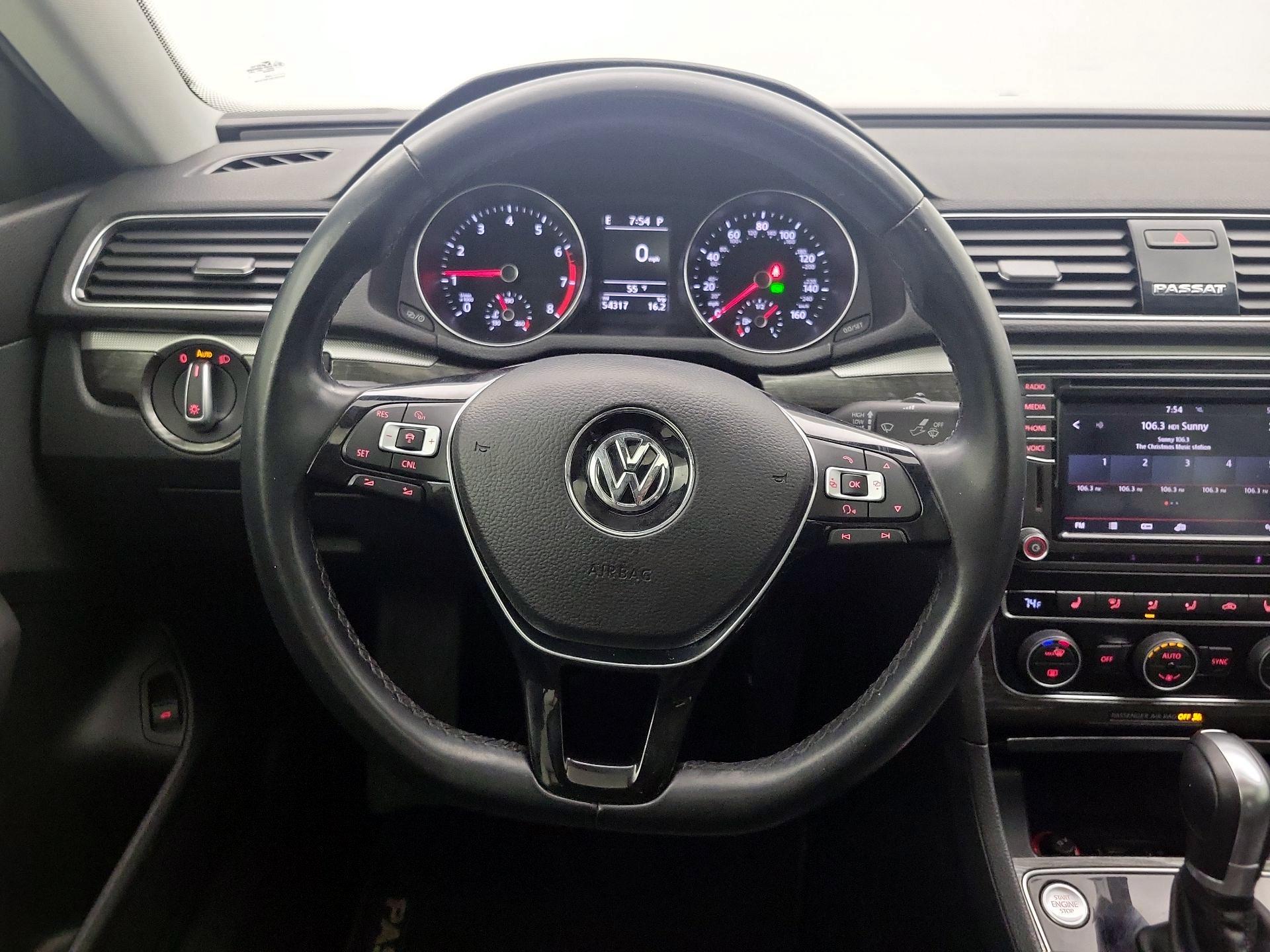 Thumbnail: 2018 Volkswagen Passat - 10