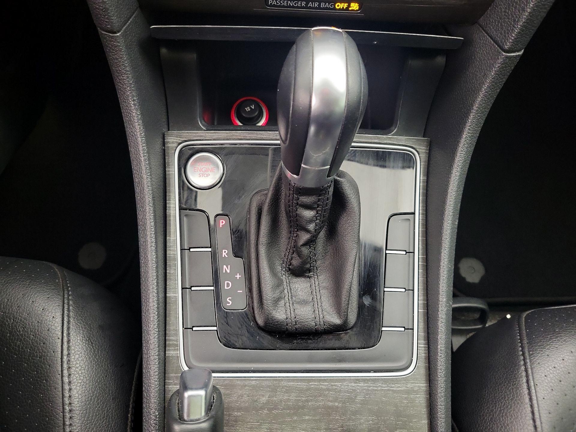 Thumbnail: 2018 Volkswagen Passat - 17