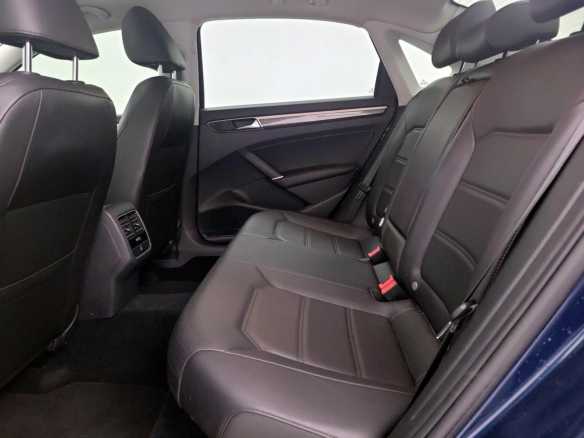 Thumbnail: 2018 Volkswagen Passat - 20