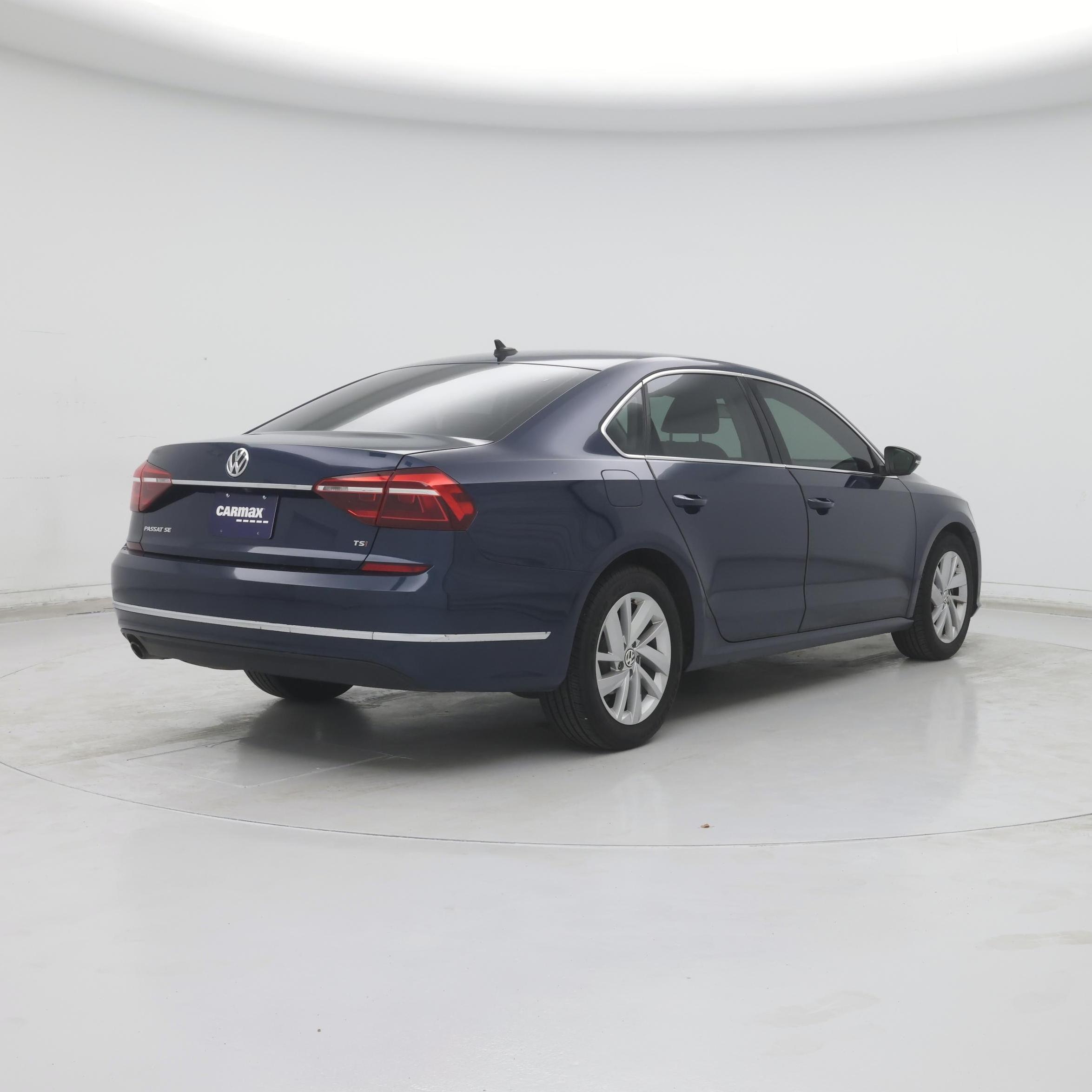 Thumbnail: 2018 Volkswagen Passat - 8