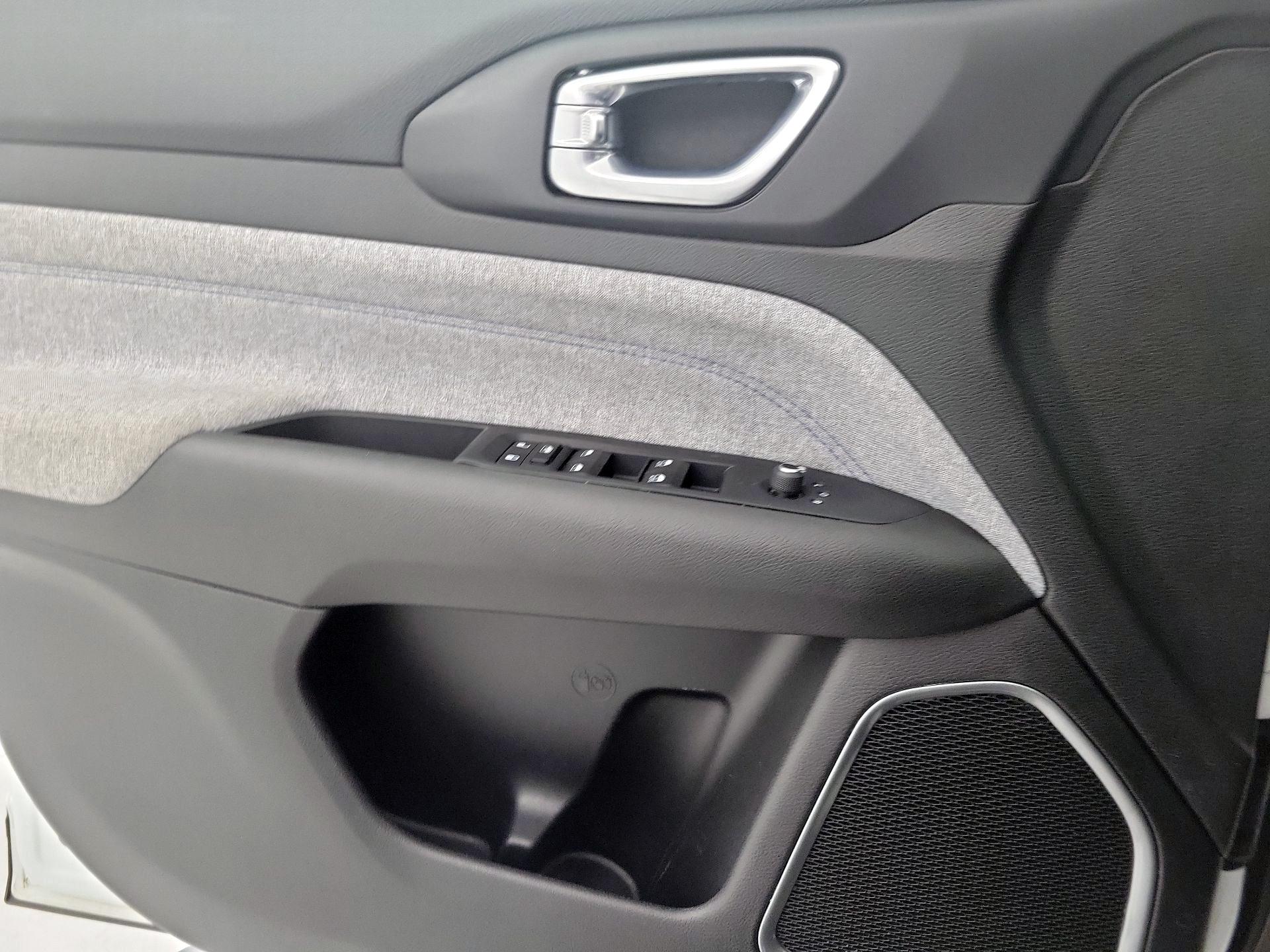 Thumbnail: 2025 Jeep Compass - 12