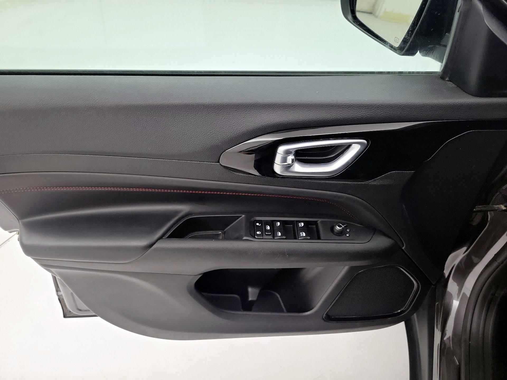 Thumbnail: 2023 Jeep Compass - 12