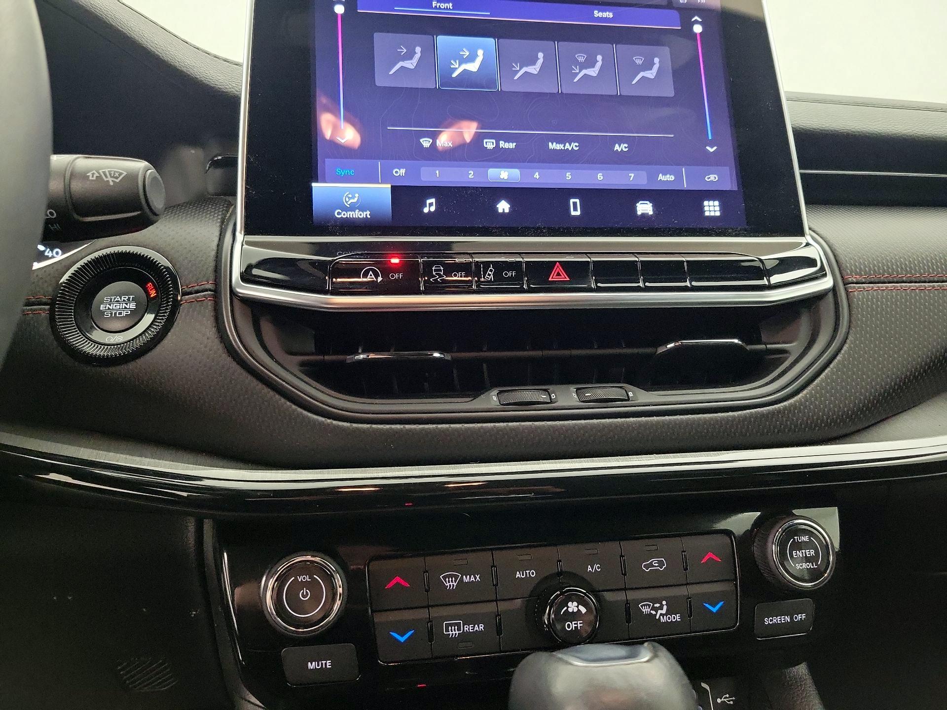 Thumbnail: 2023 Jeep Compass - 16