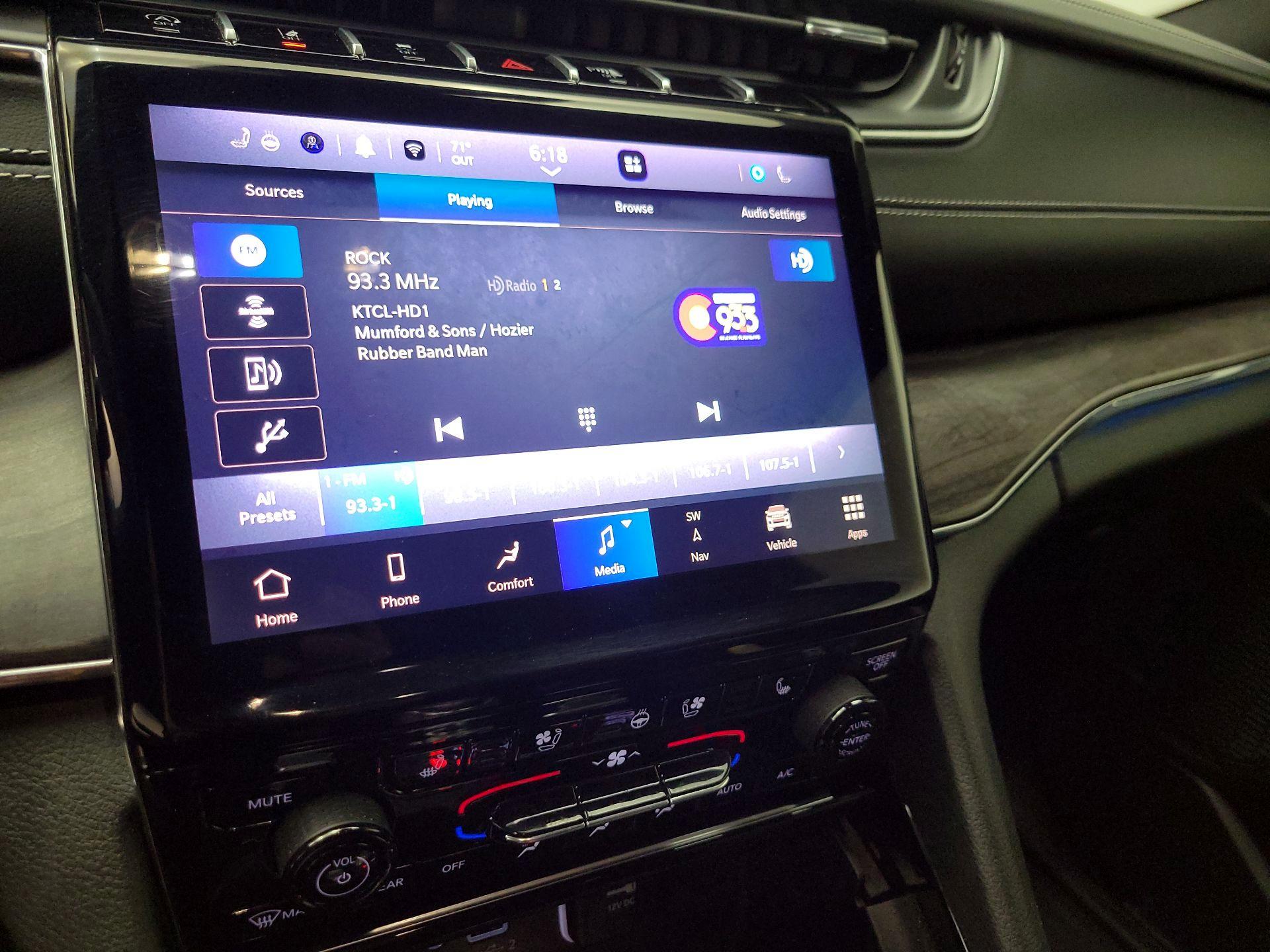 Thumbnail: 2024 Jeep Grand Cherokee - 16