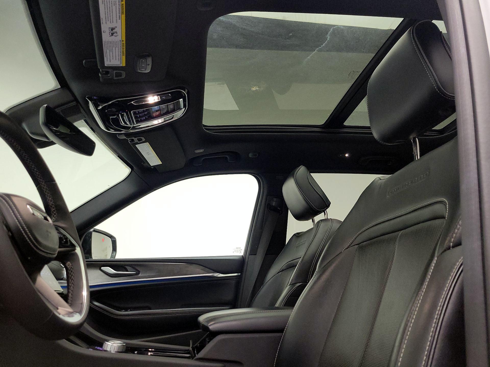 Thumbnail: 2024 Jeep Grand Cherokee - 20