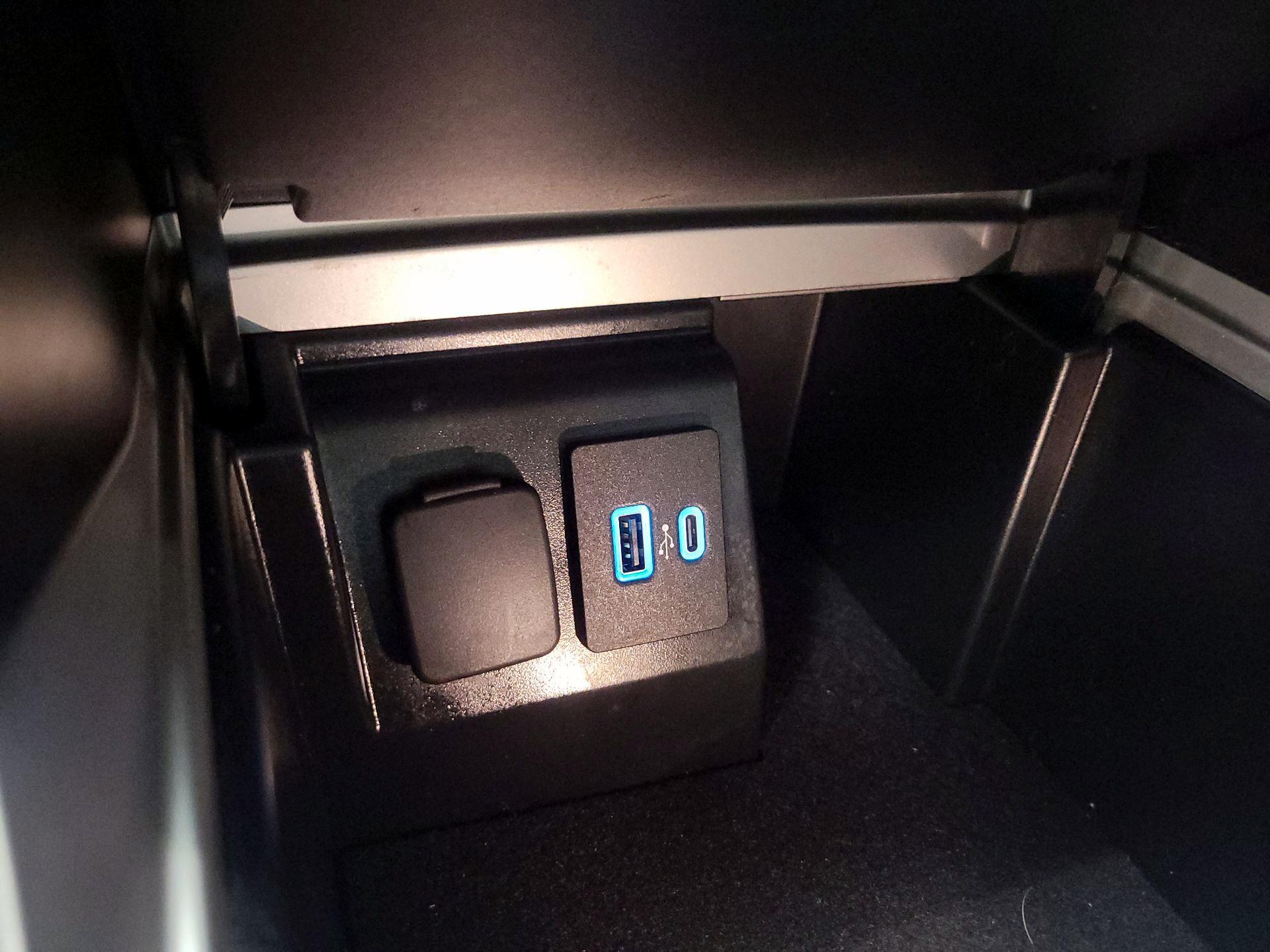 Thumbnail: 2022 Ford Explorer - 19