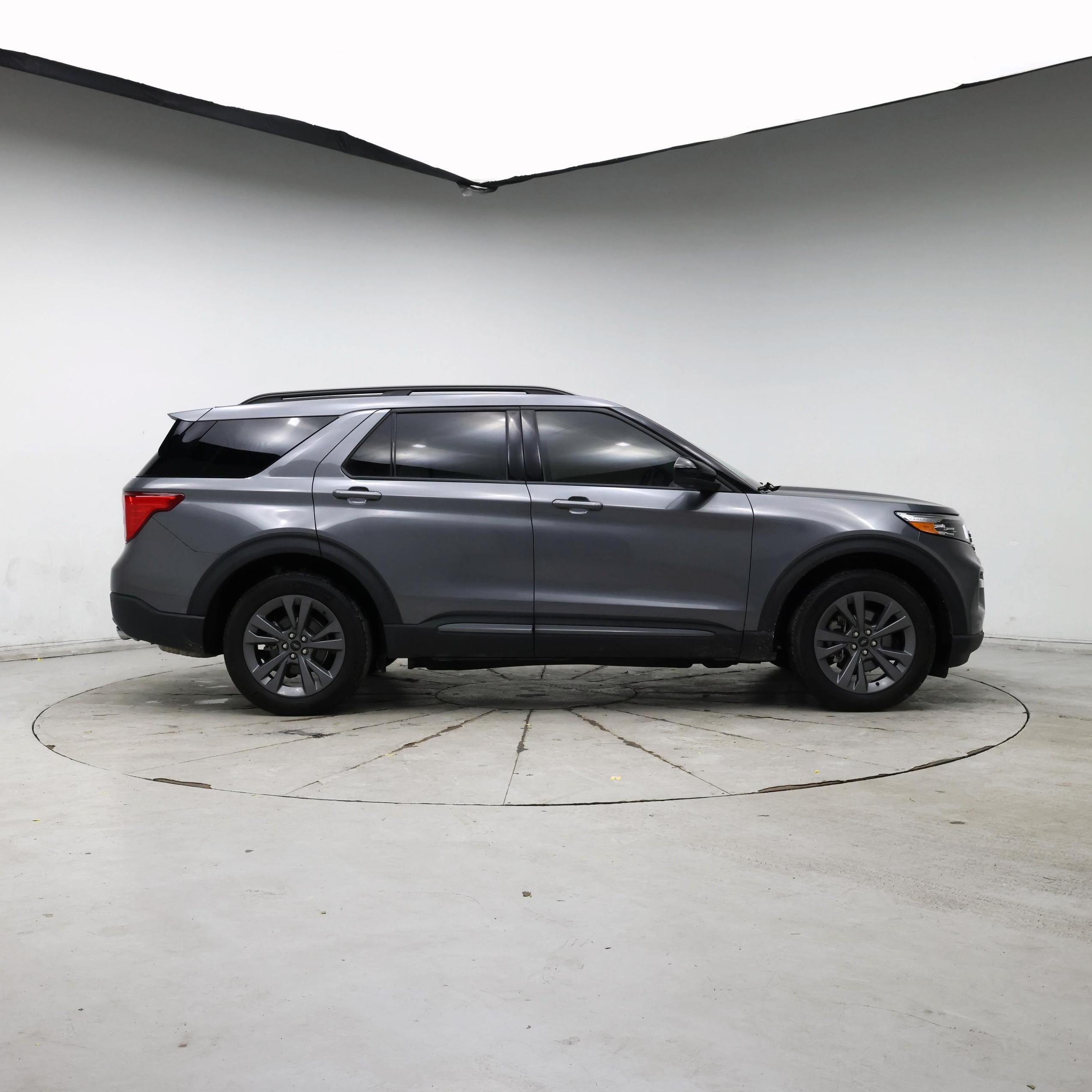 Thumbnail: 2022 Ford Explorer - 7