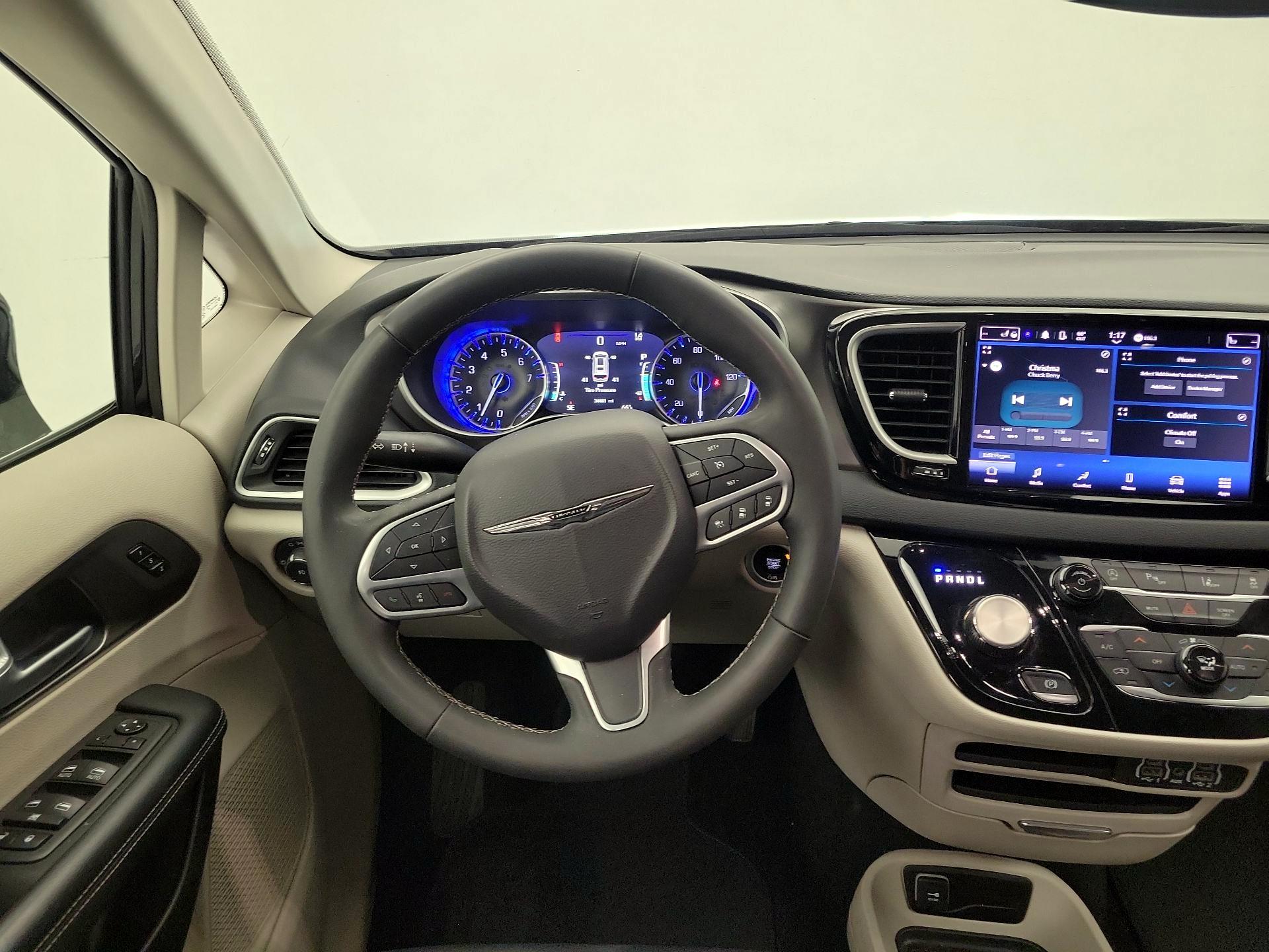 Thumbnail: 2024 Chrysler Pacifica - 9