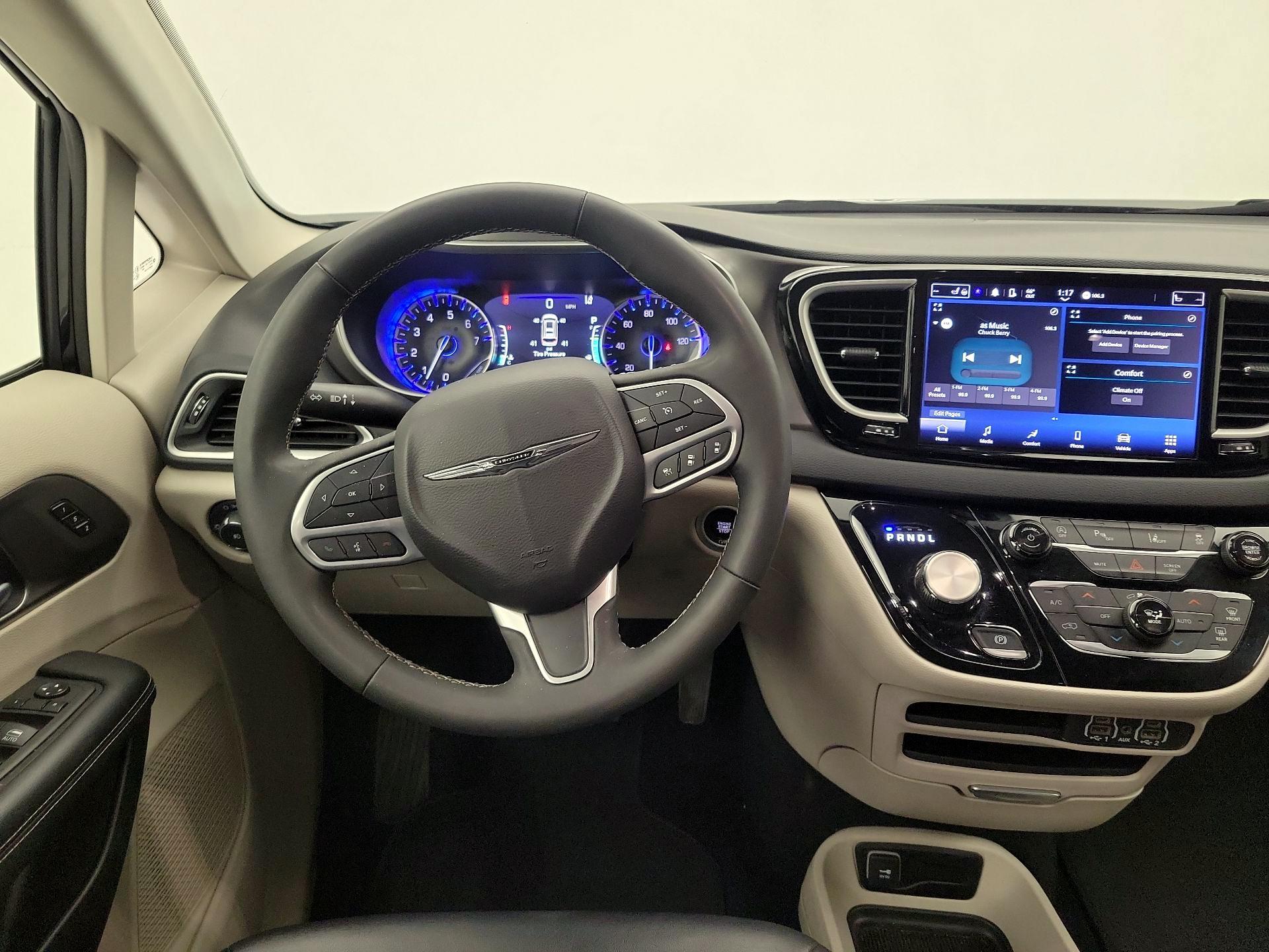 Thumbnail: 2024 Chrysler Pacifica - 10