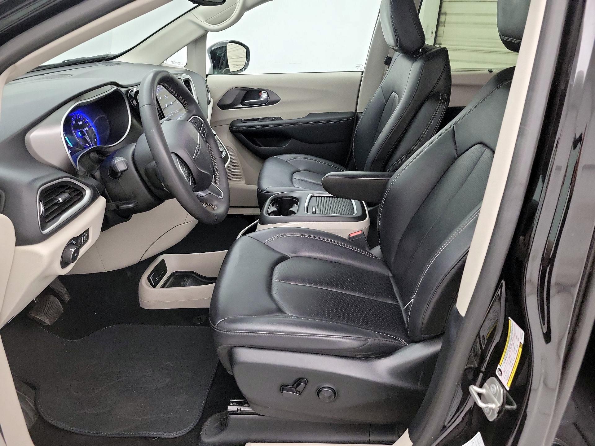 Thumbnail: 2024 Chrysler Pacifica - 11