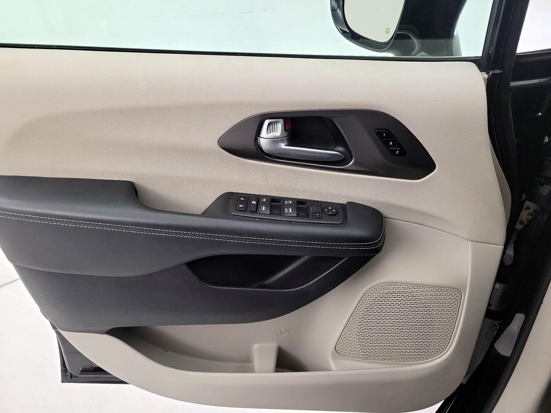 Thumbnail: 2024 Chrysler Pacifica - 12