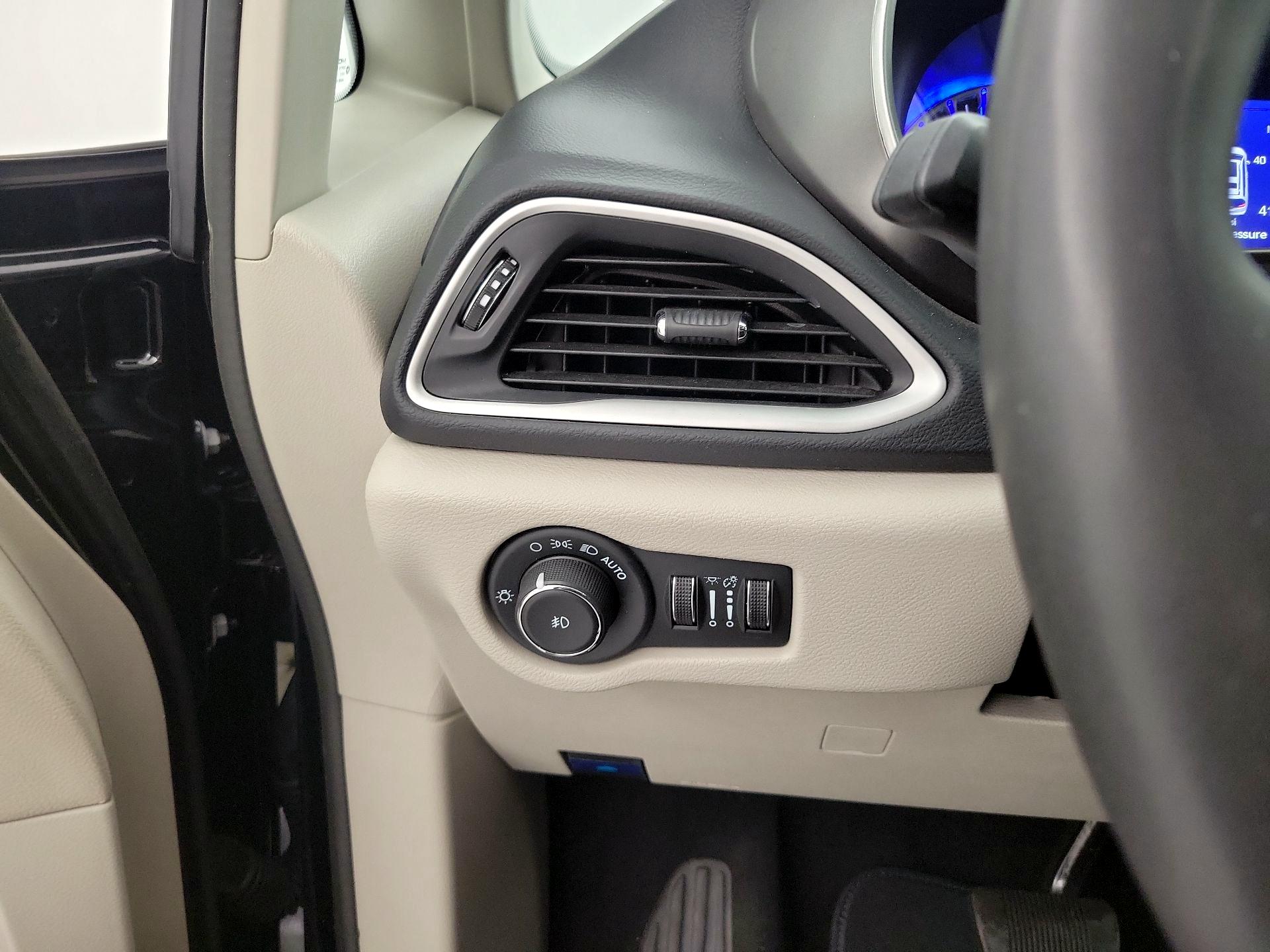 Thumbnail: 2024 Chrysler Pacifica - 13