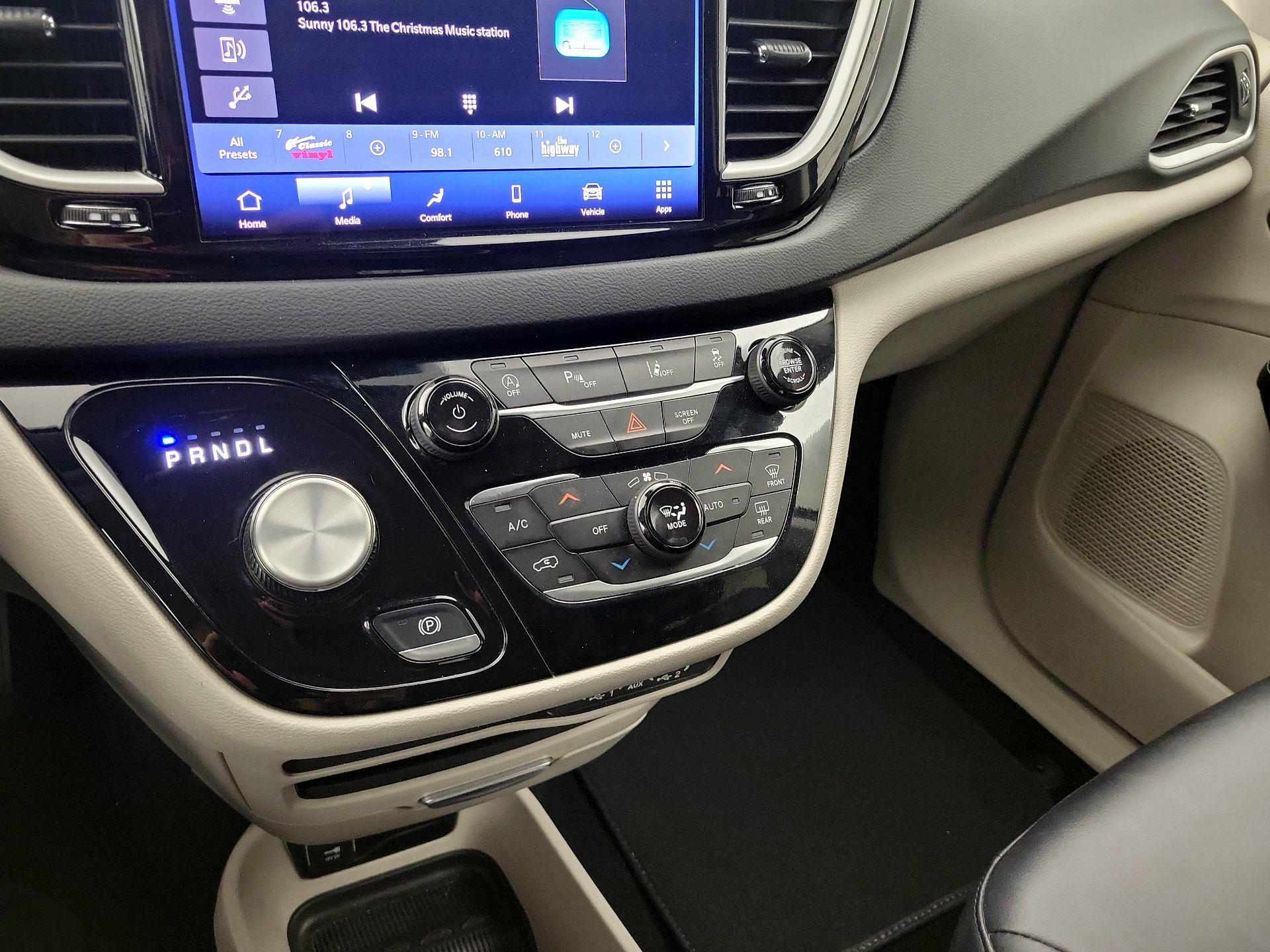 Thumbnail: 2024 Chrysler Pacifica - 16