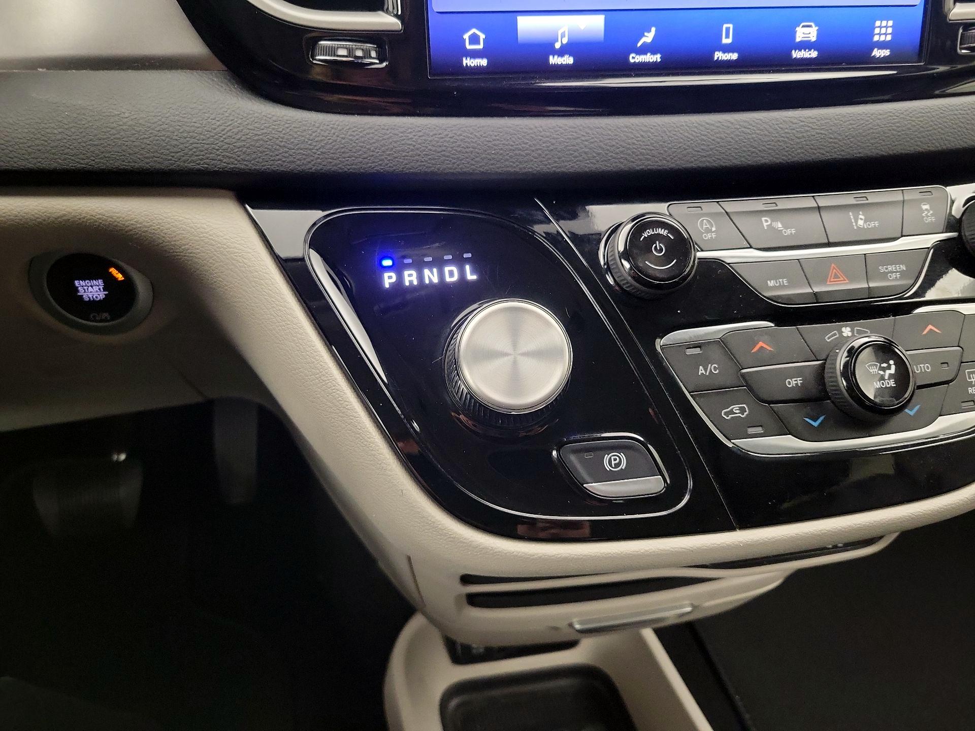 Thumbnail: 2024 Chrysler Pacifica - 17