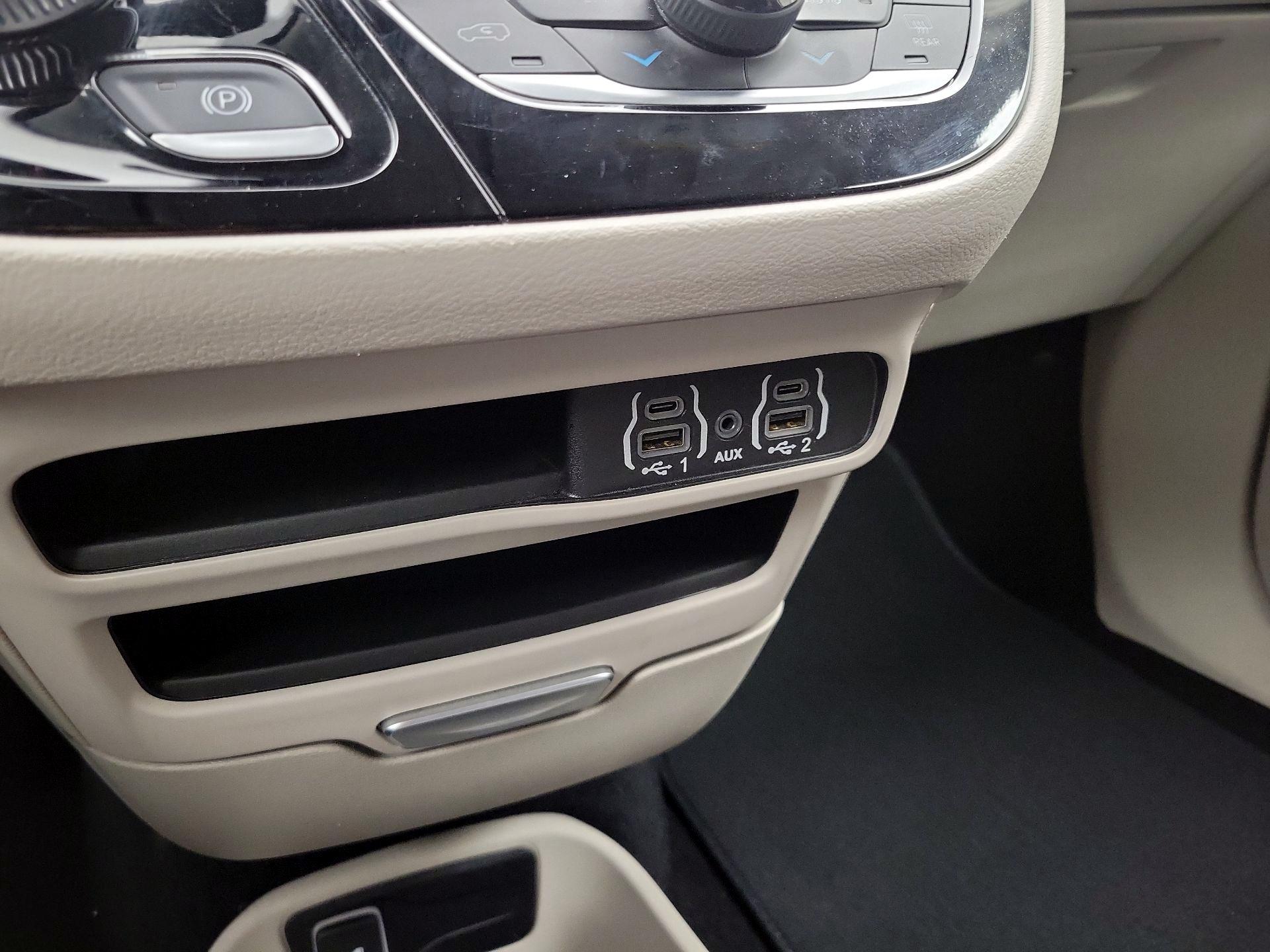 Thumbnail: 2024 Chrysler Pacifica - 18