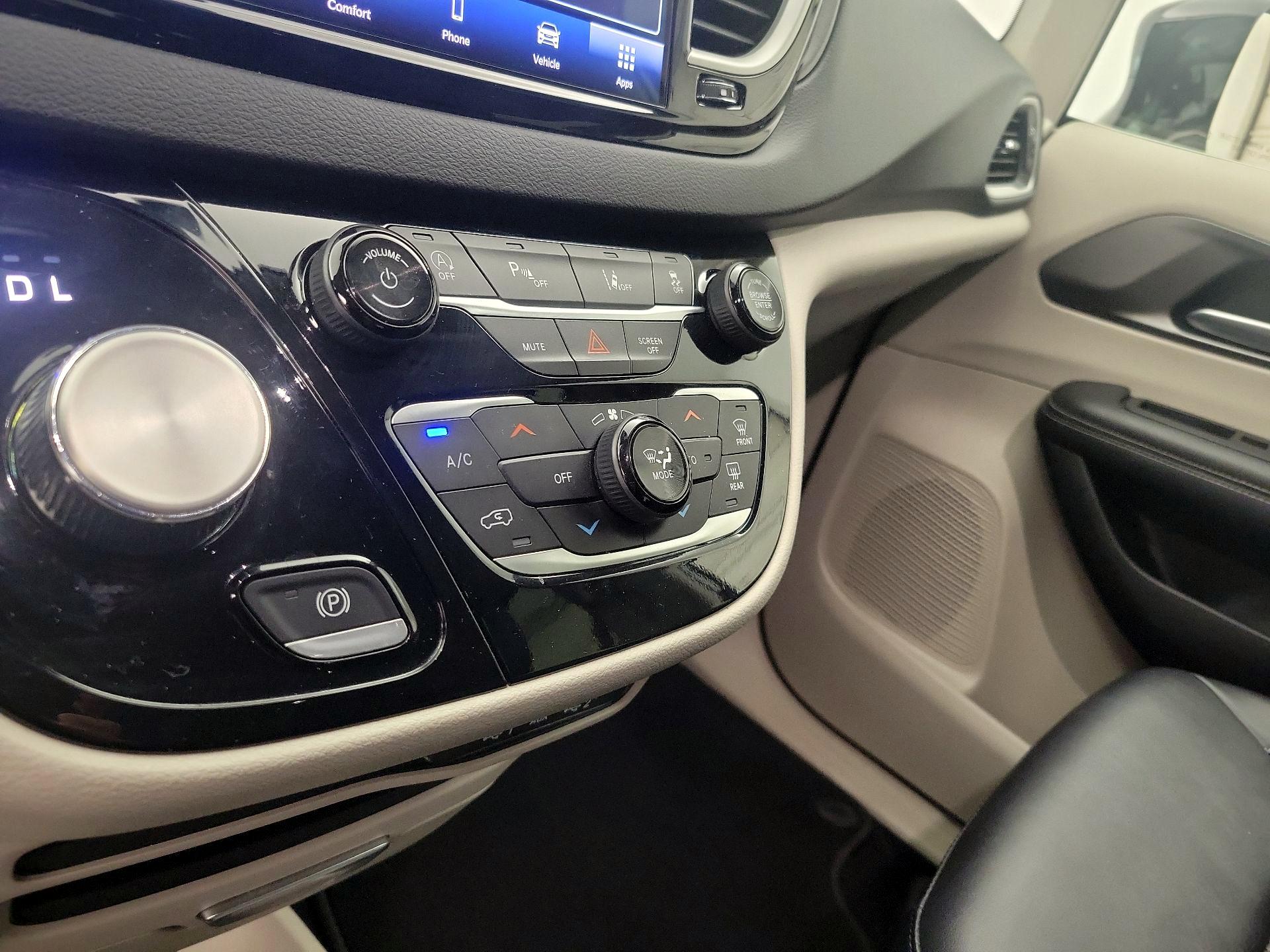 Thumbnail: 2024 Chrysler Pacifica - 16