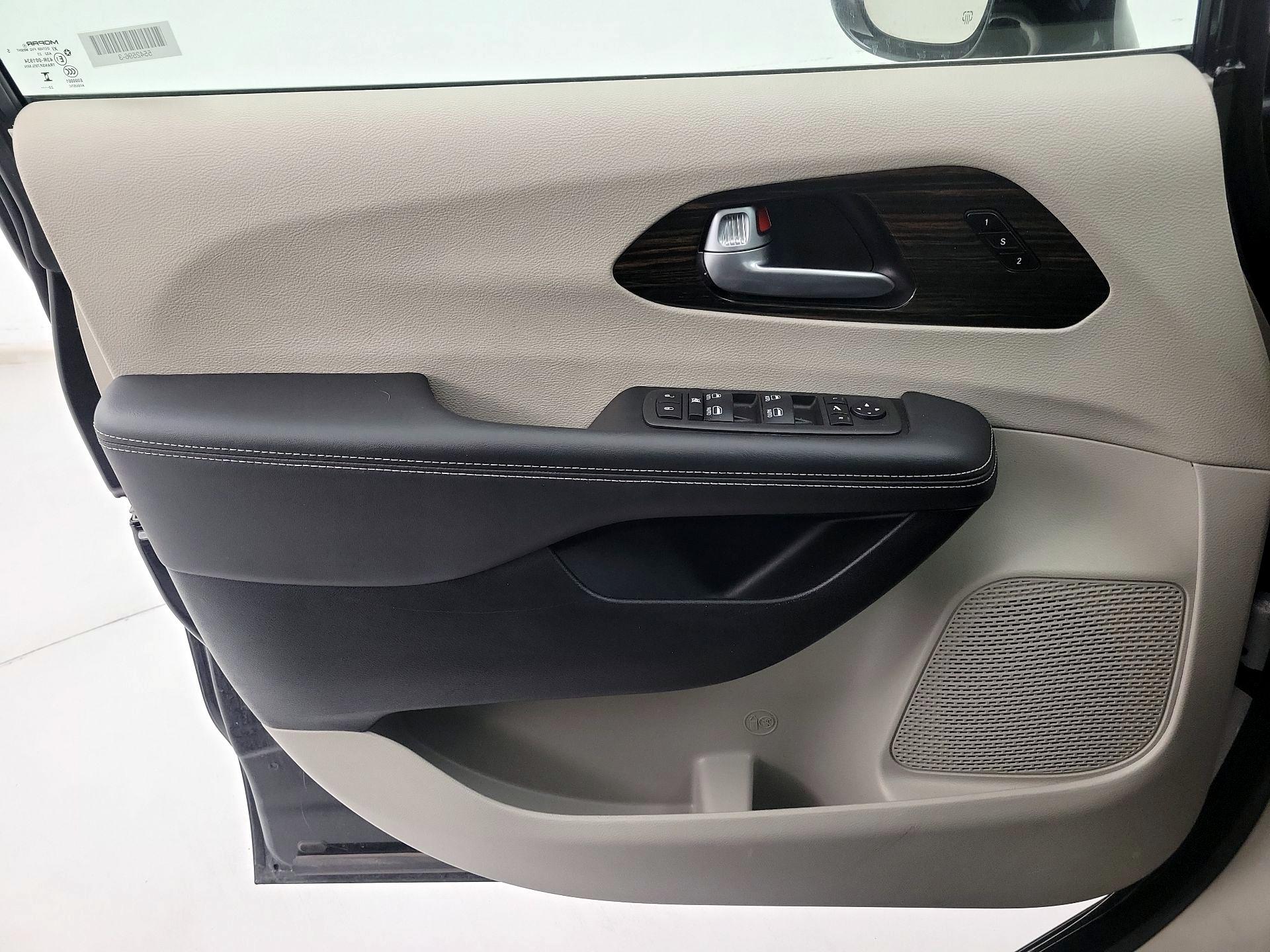 Thumbnail: 2024 Chrysler Pacifica - 12