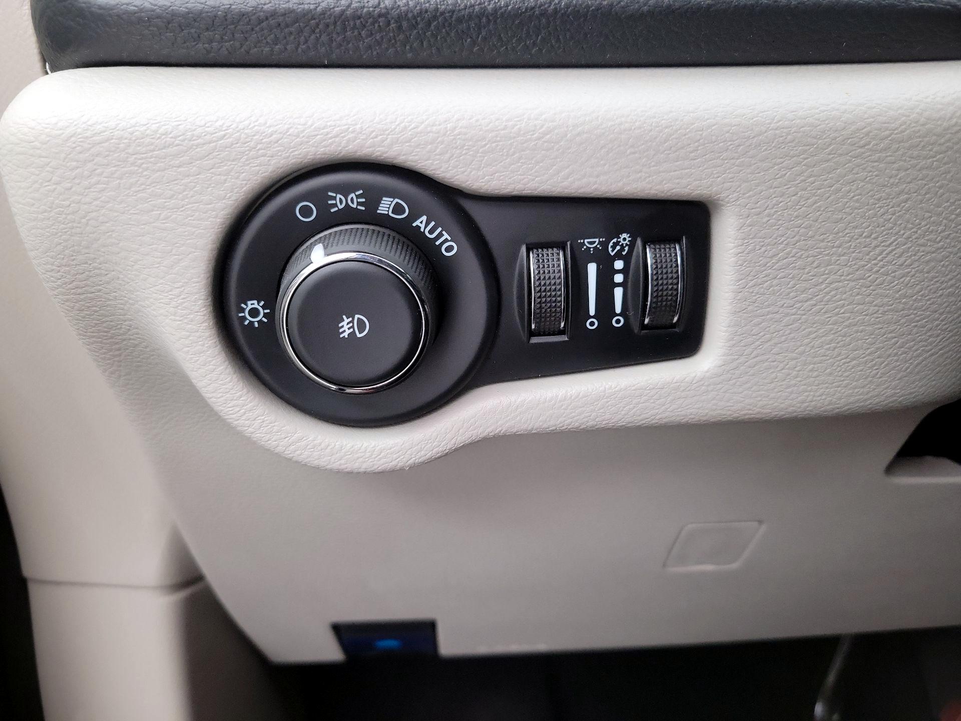 Thumbnail: 2024 Chrysler Pacifica - 13