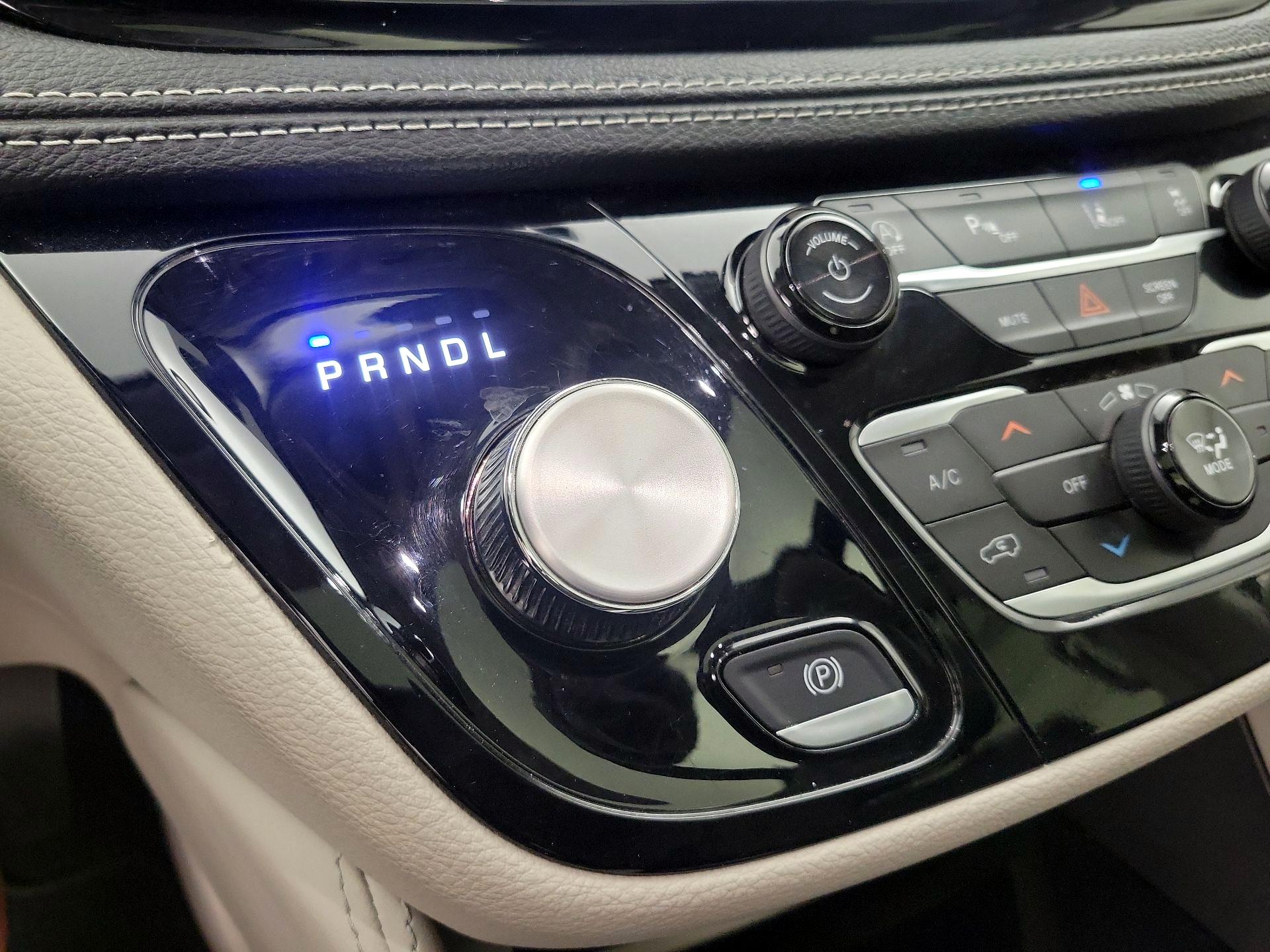 Thumbnail: 2024 Chrysler Pacifica - 18