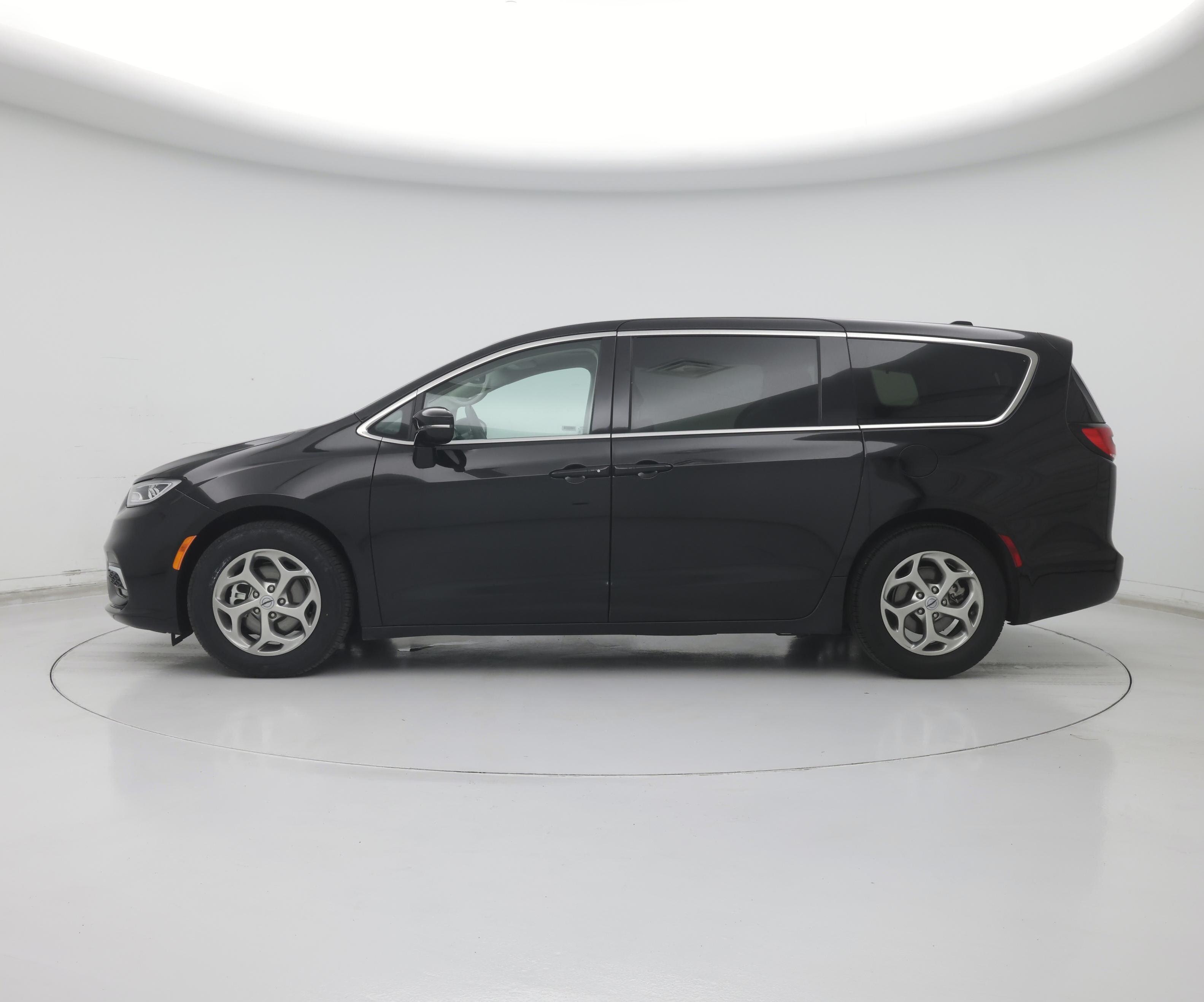 Thumbnail: 2024 Chrysler Pacifica - 3