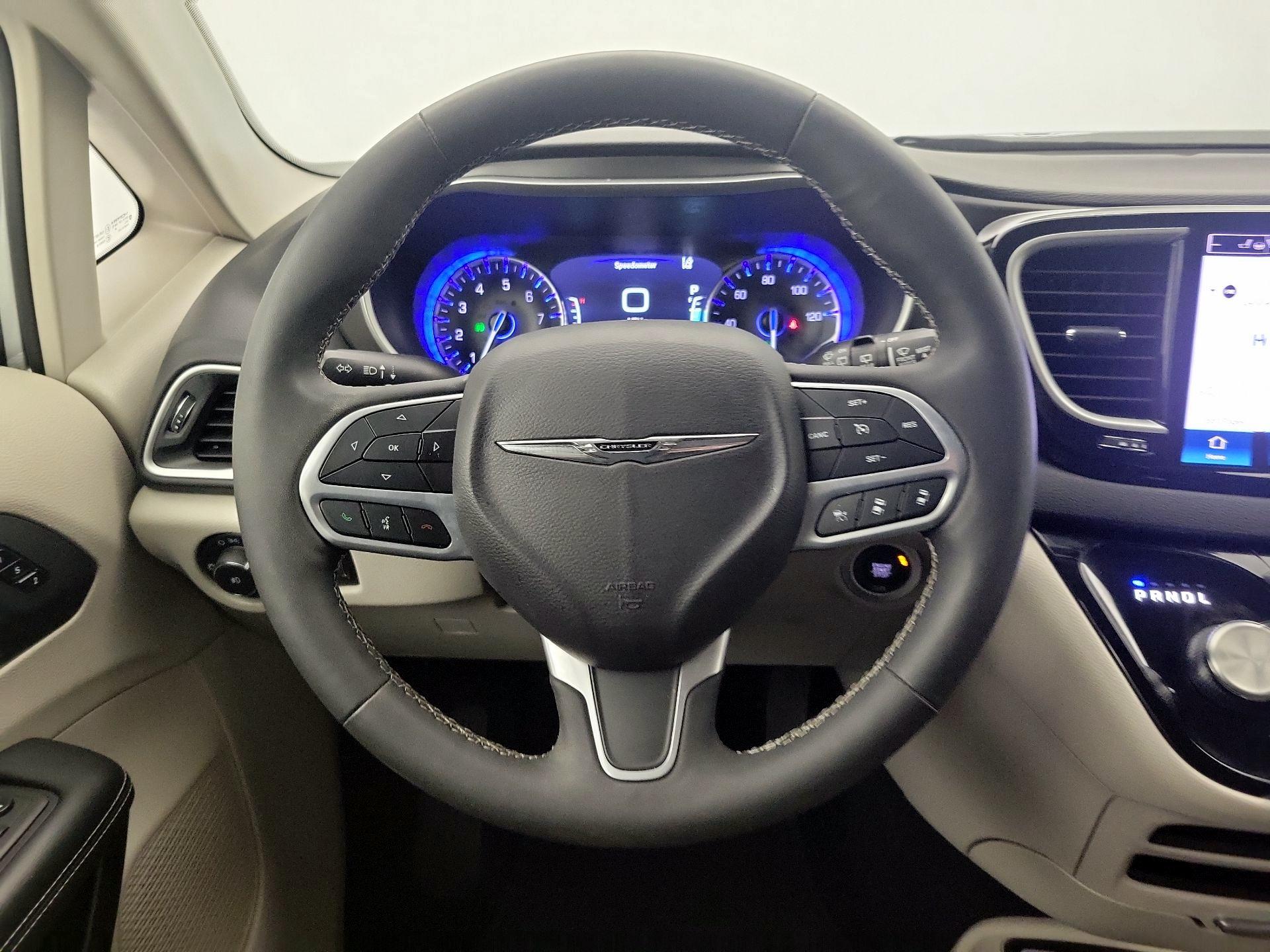 Thumbnail: 2024 Chrysler Pacifica - 10