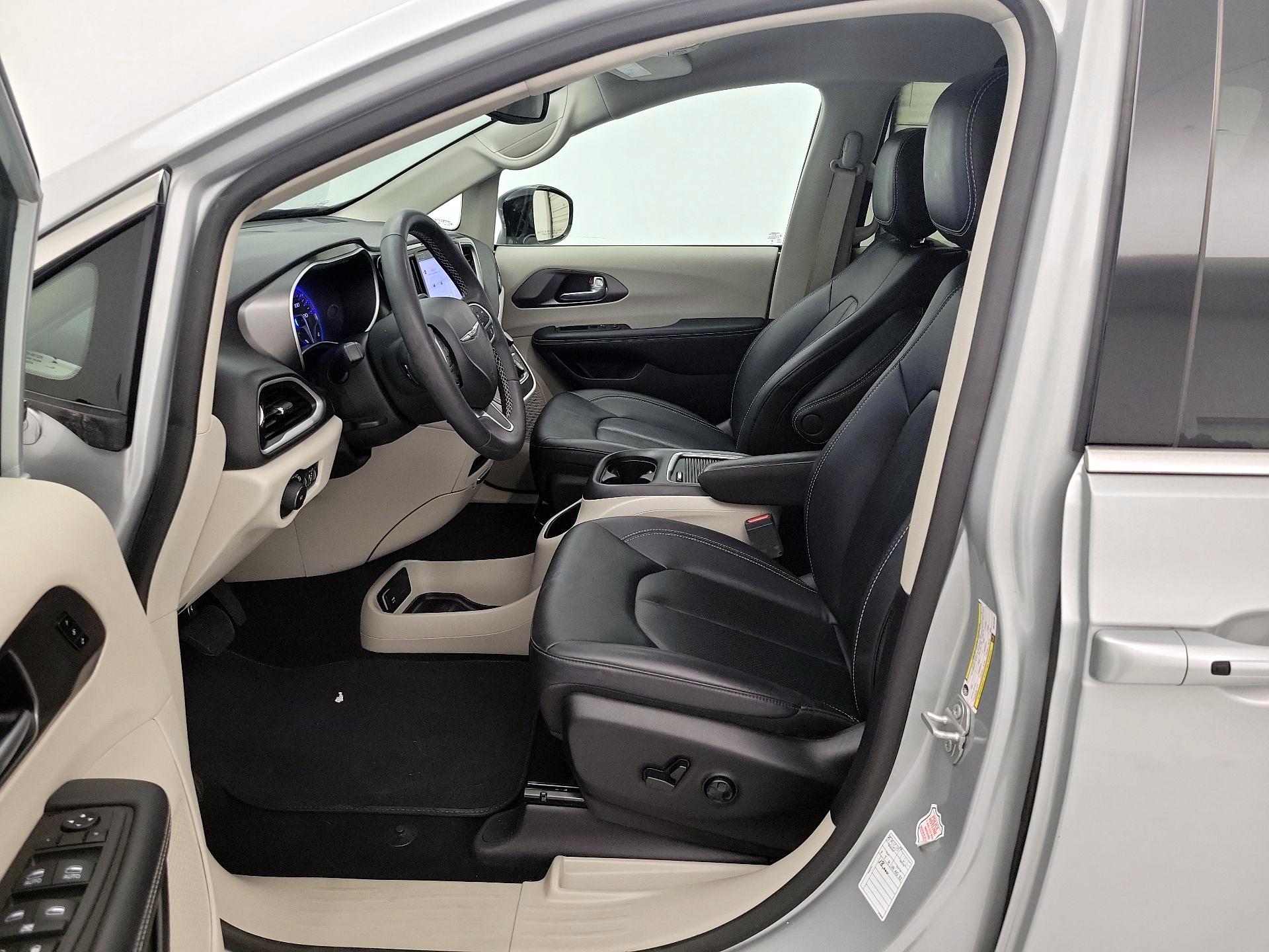 Thumbnail: 2024 Chrysler Pacifica - 11