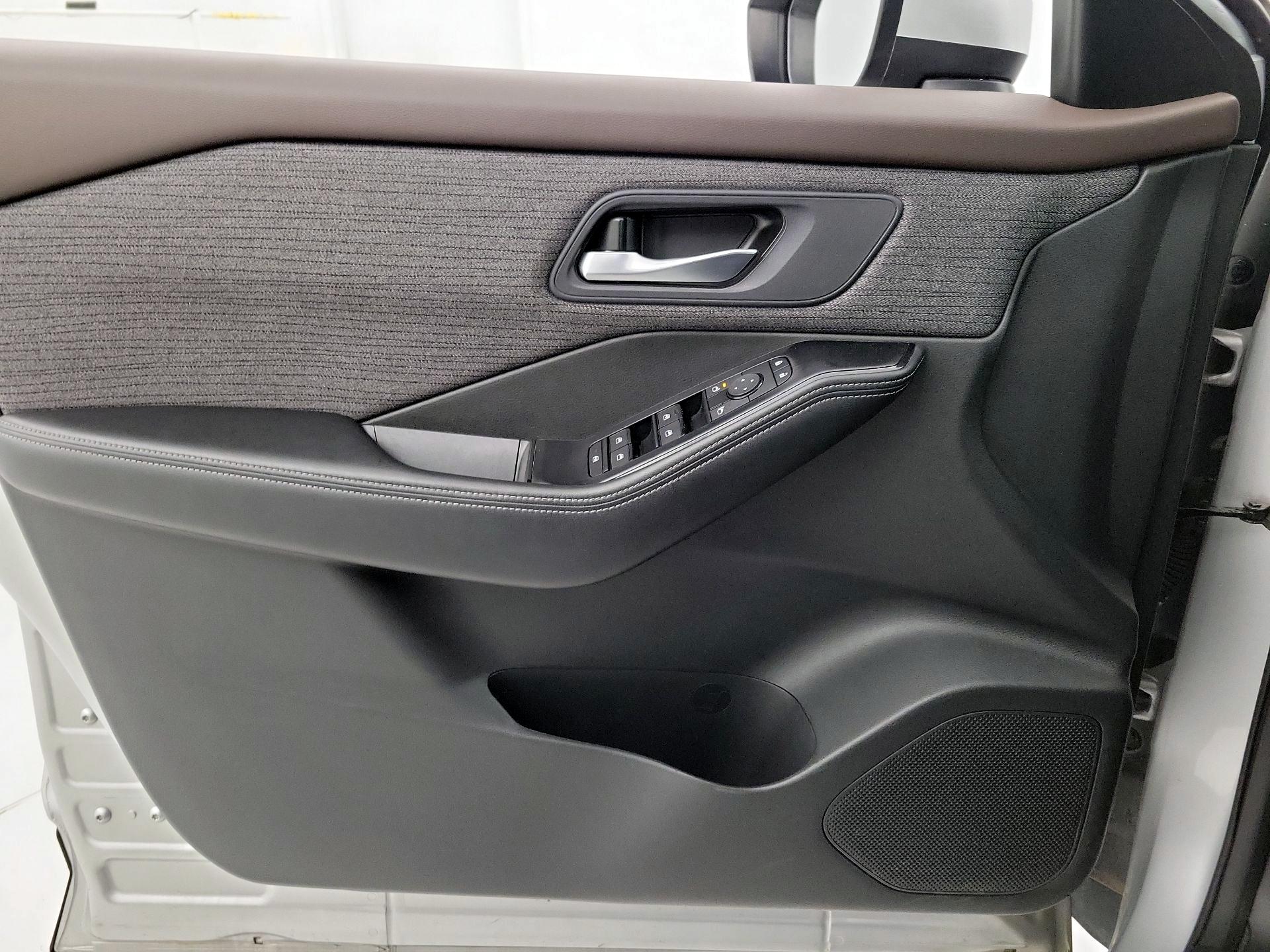 Thumbnail: 2023 Nissan Rogue - 12