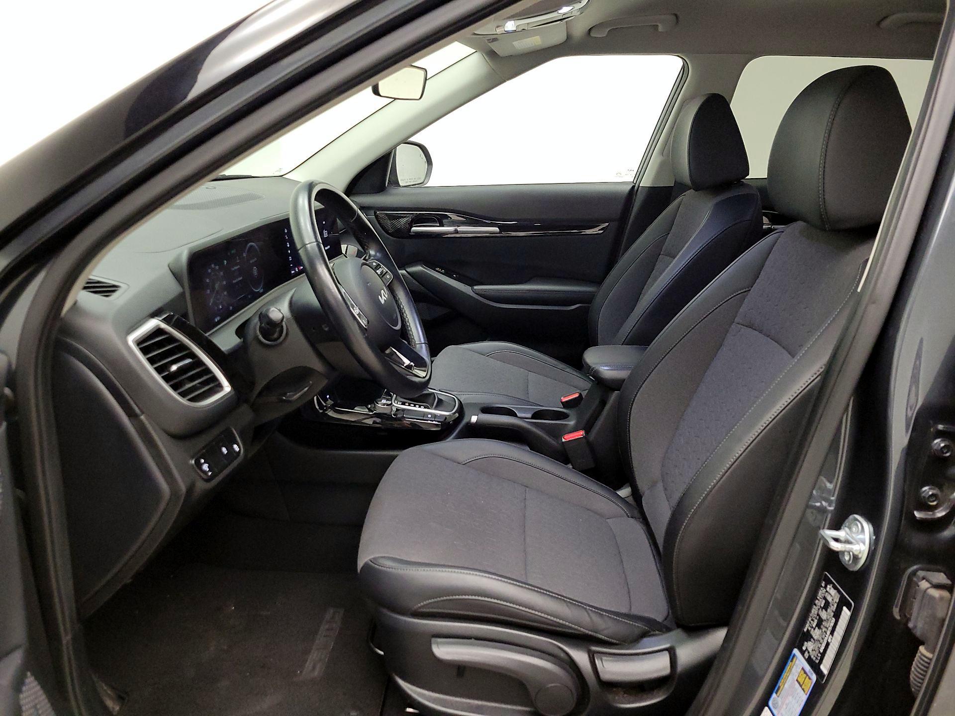 Thumbnail: 2024 Kia Seltos - 11