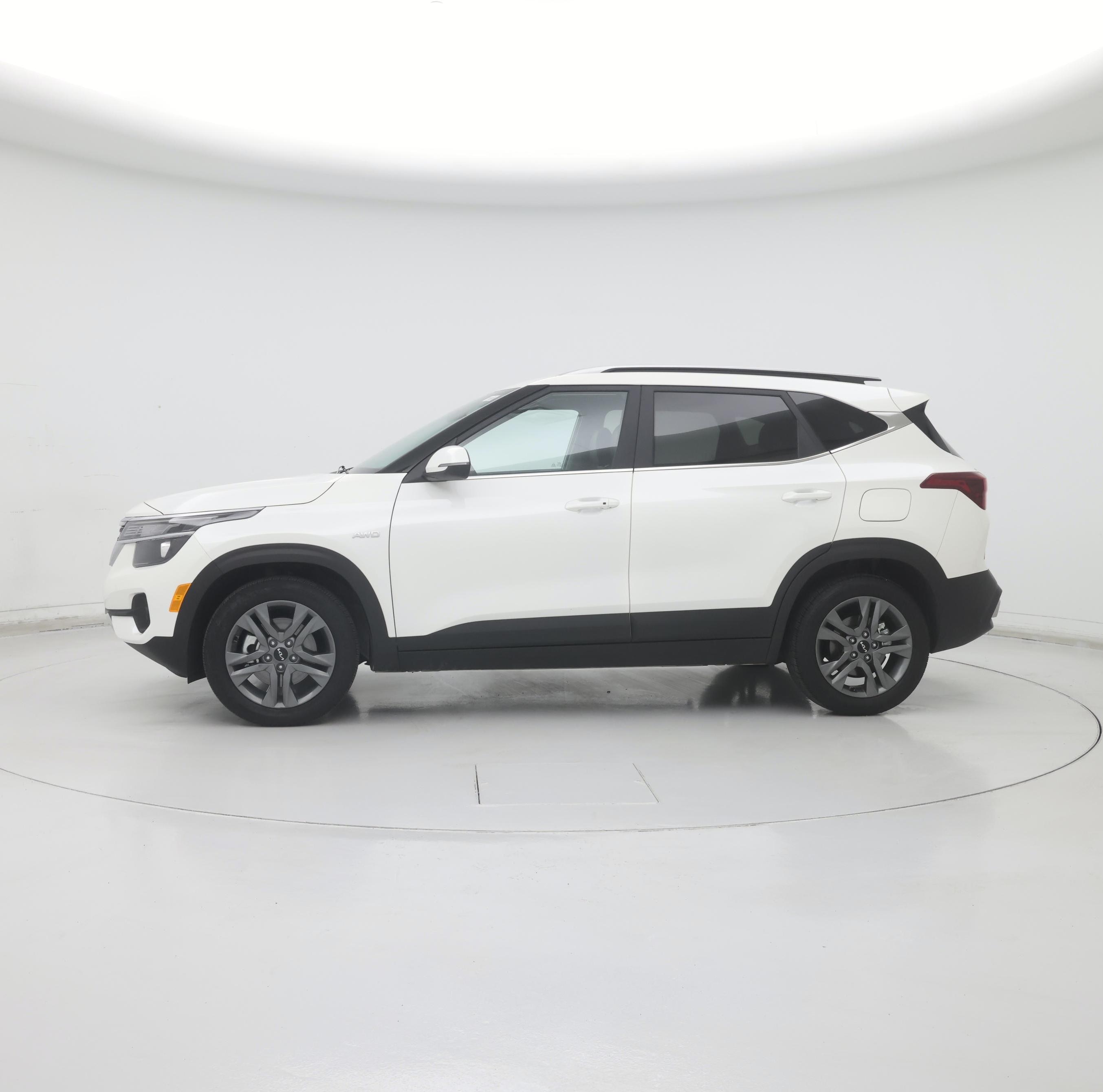 Thumbnail: 2023 Kia Seltos - 3