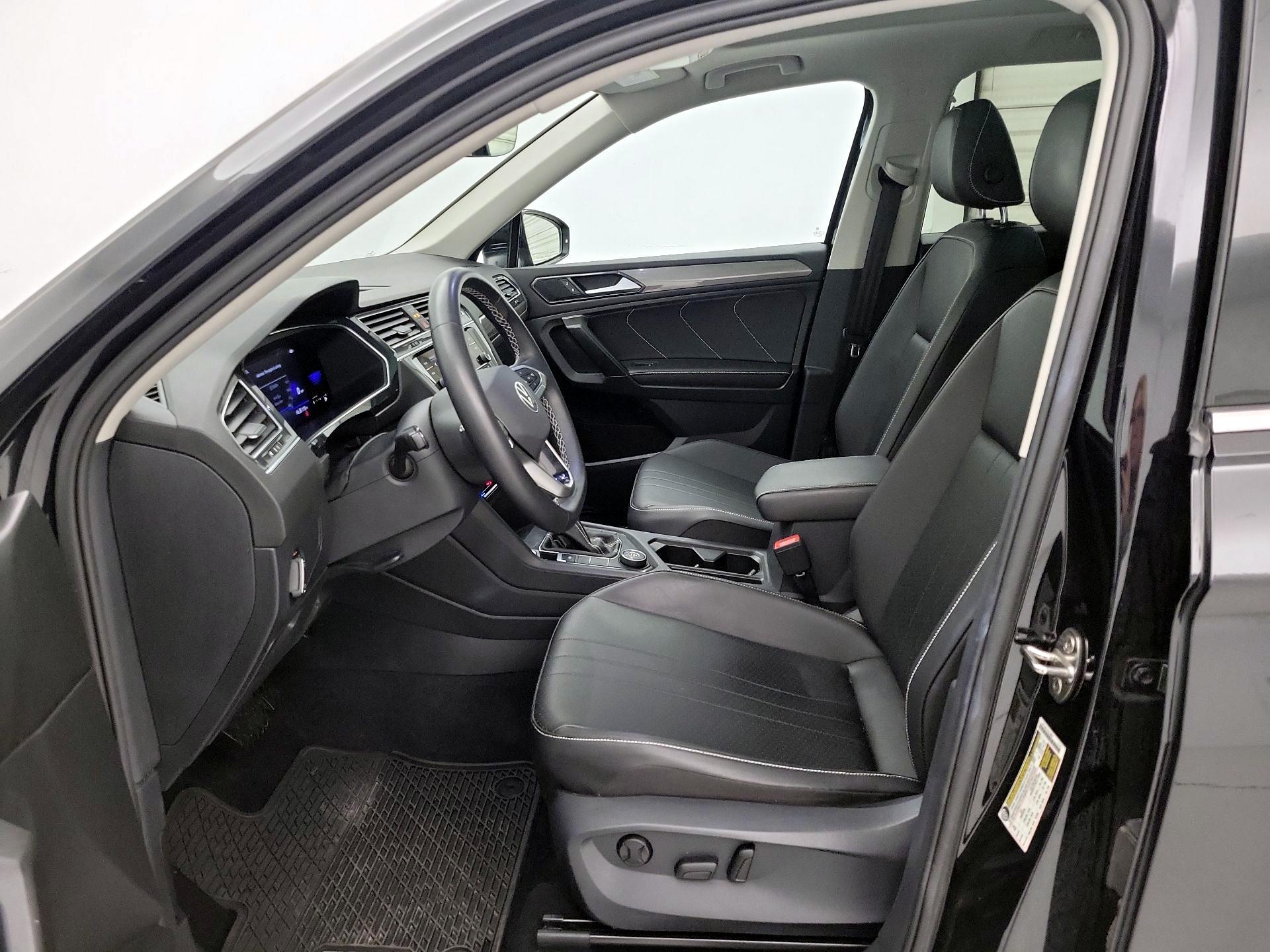 Thumbnail: 2022 Volkswagen Tiguan - 11