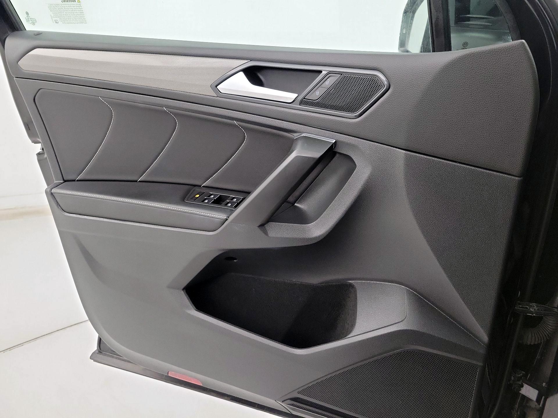 Thumbnail: 2022 Volkswagen Tiguan - 12