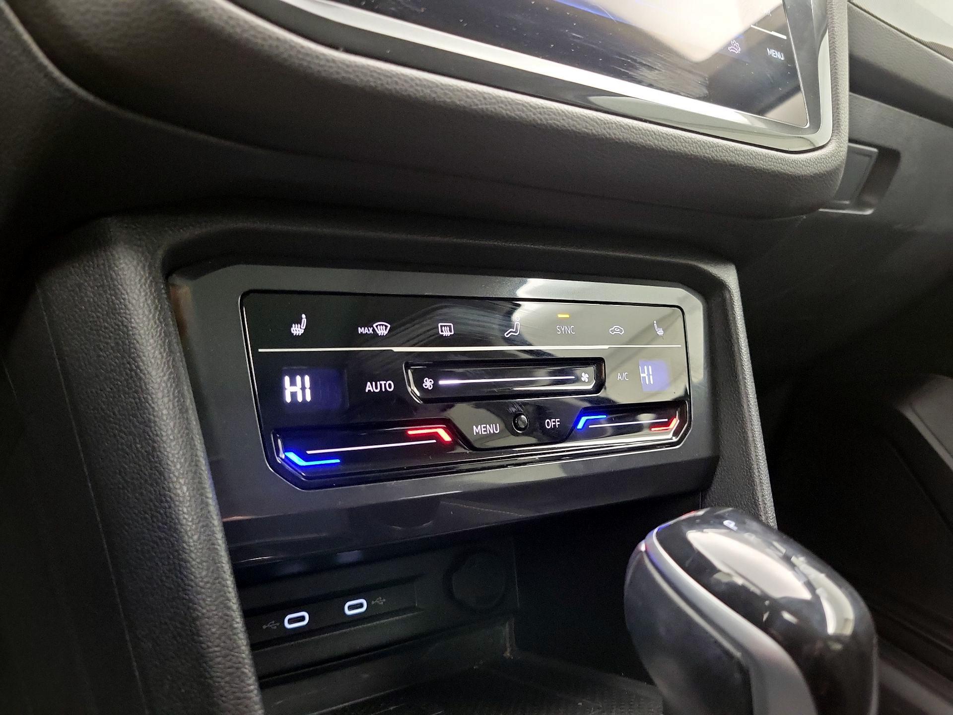 Thumbnail: 2022 Volkswagen Tiguan - 16