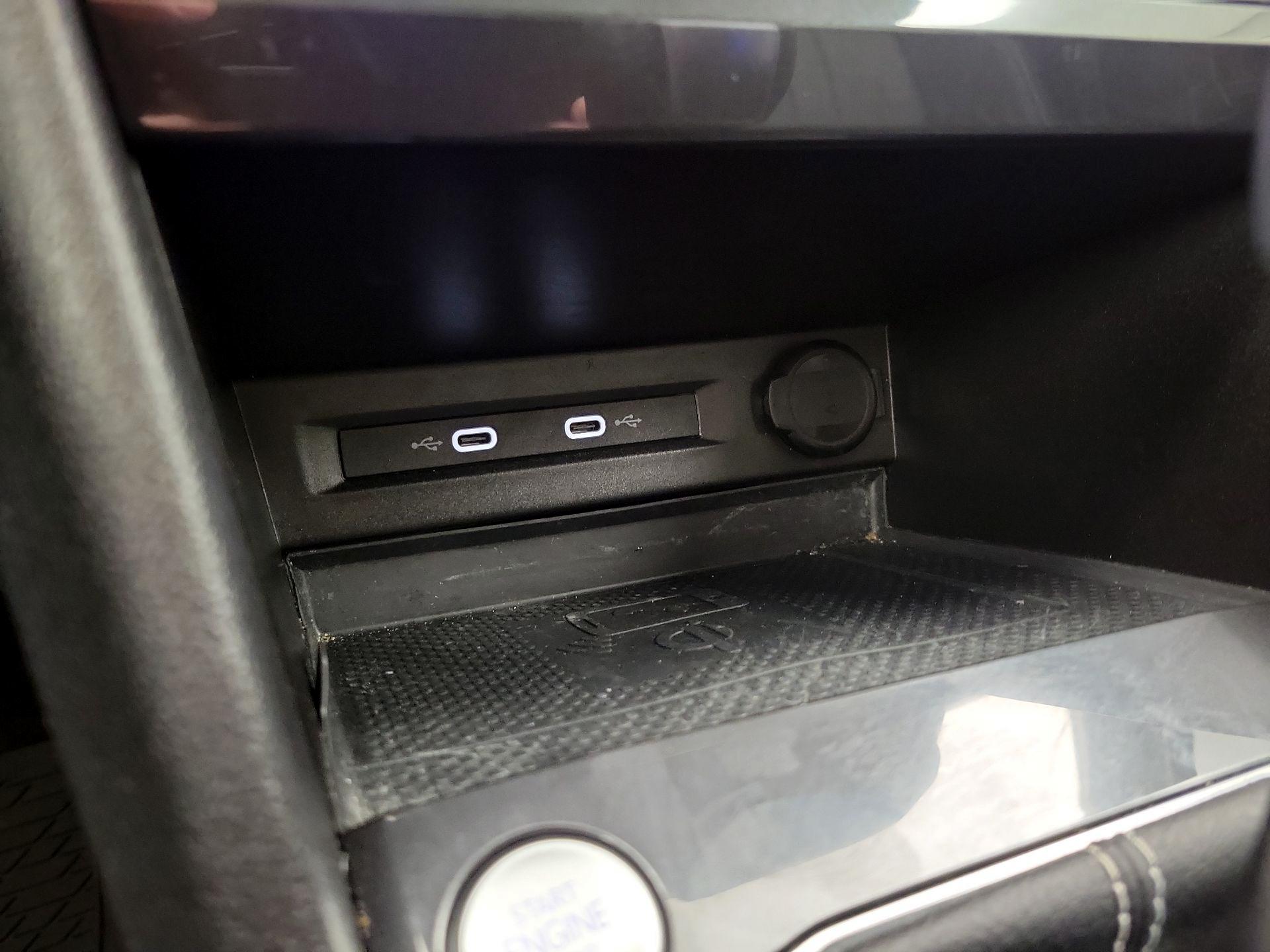 Thumbnail: 2022 Volkswagen Tiguan - 18