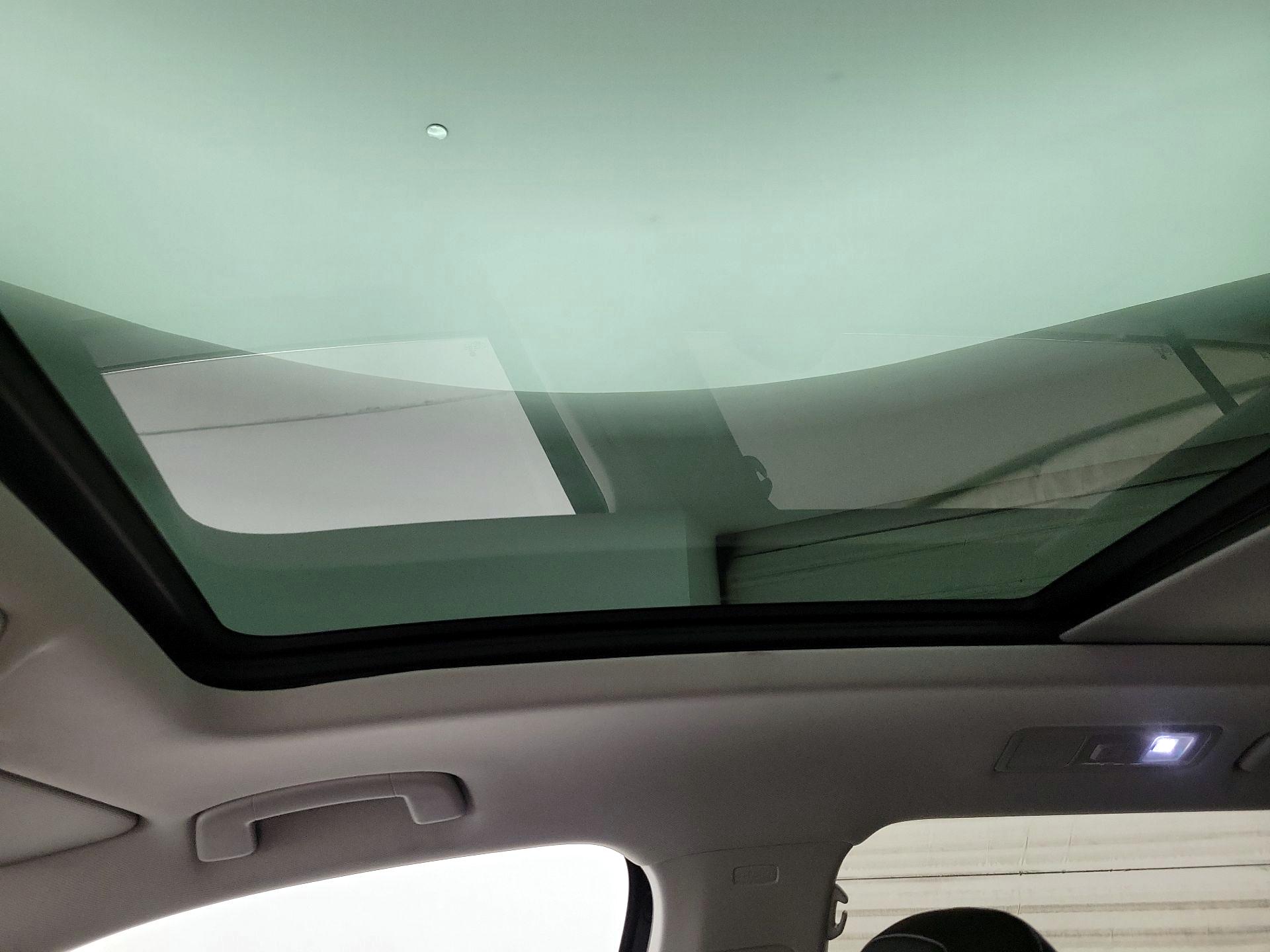 Thumbnail: 2022 Volkswagen Tiguan - 19